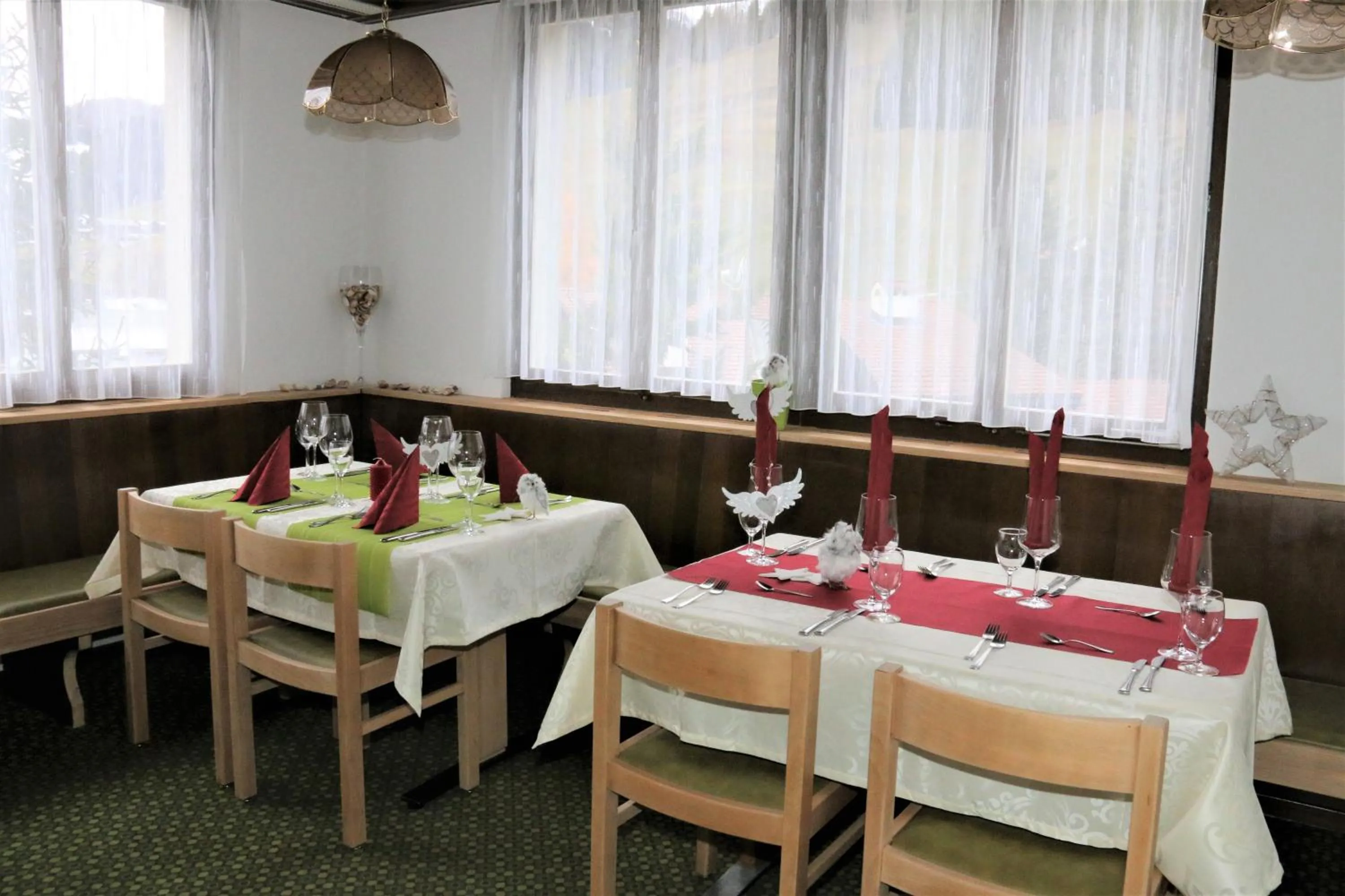 Restaurant/places to eat in Hotel Péz Ault