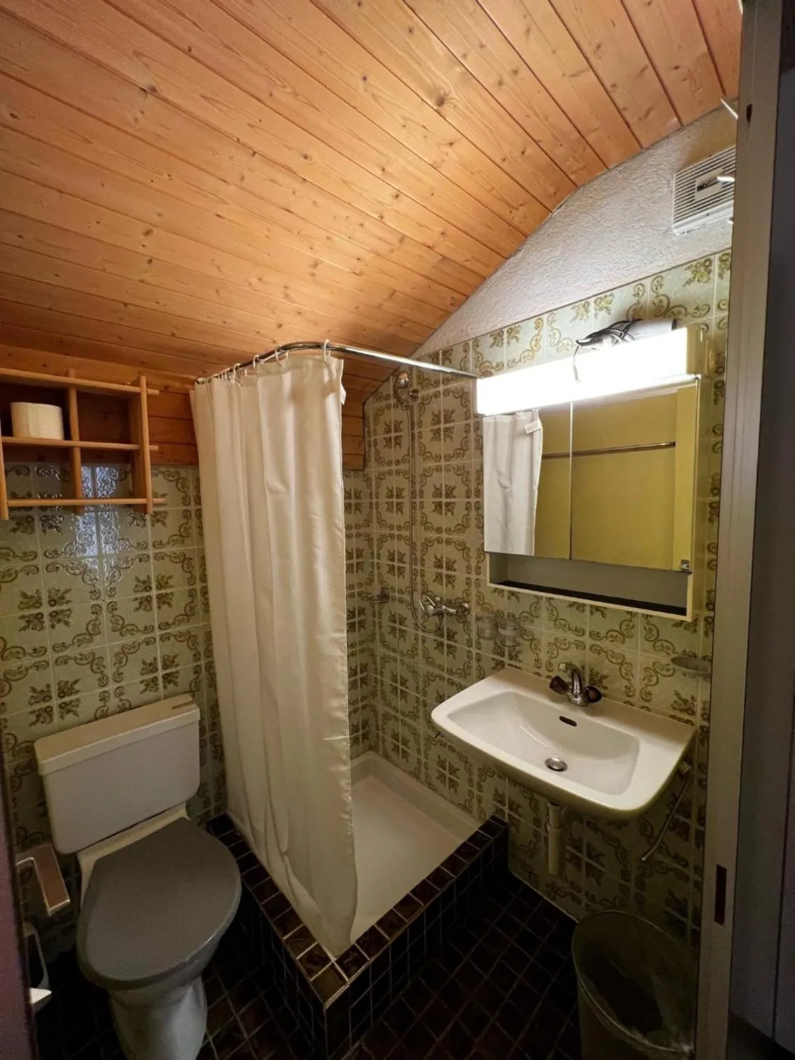 Shower in Hotel Péz Ault