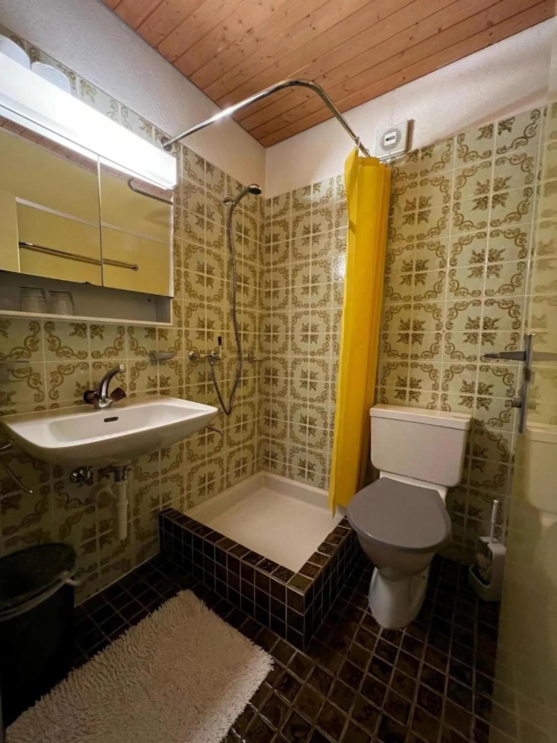 Shower in Hotel Péz Ault