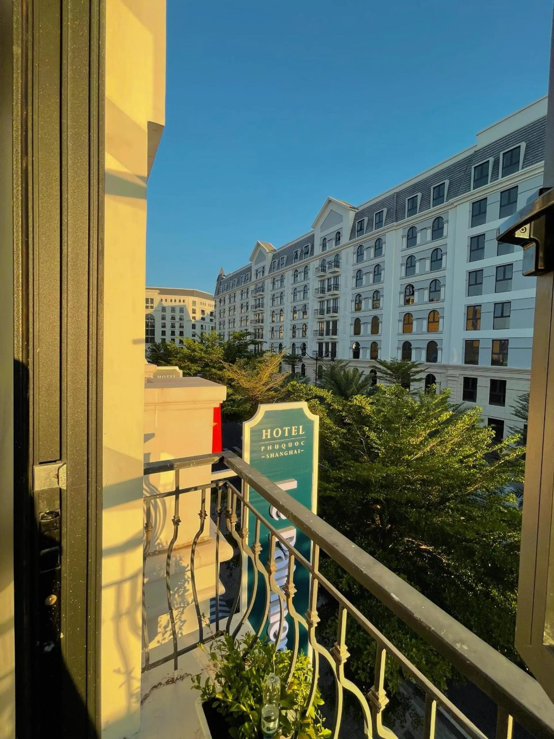 Balcony/Terrace in Le Palmier Phu Quoc Hotel - Free Shuttle To Grand World