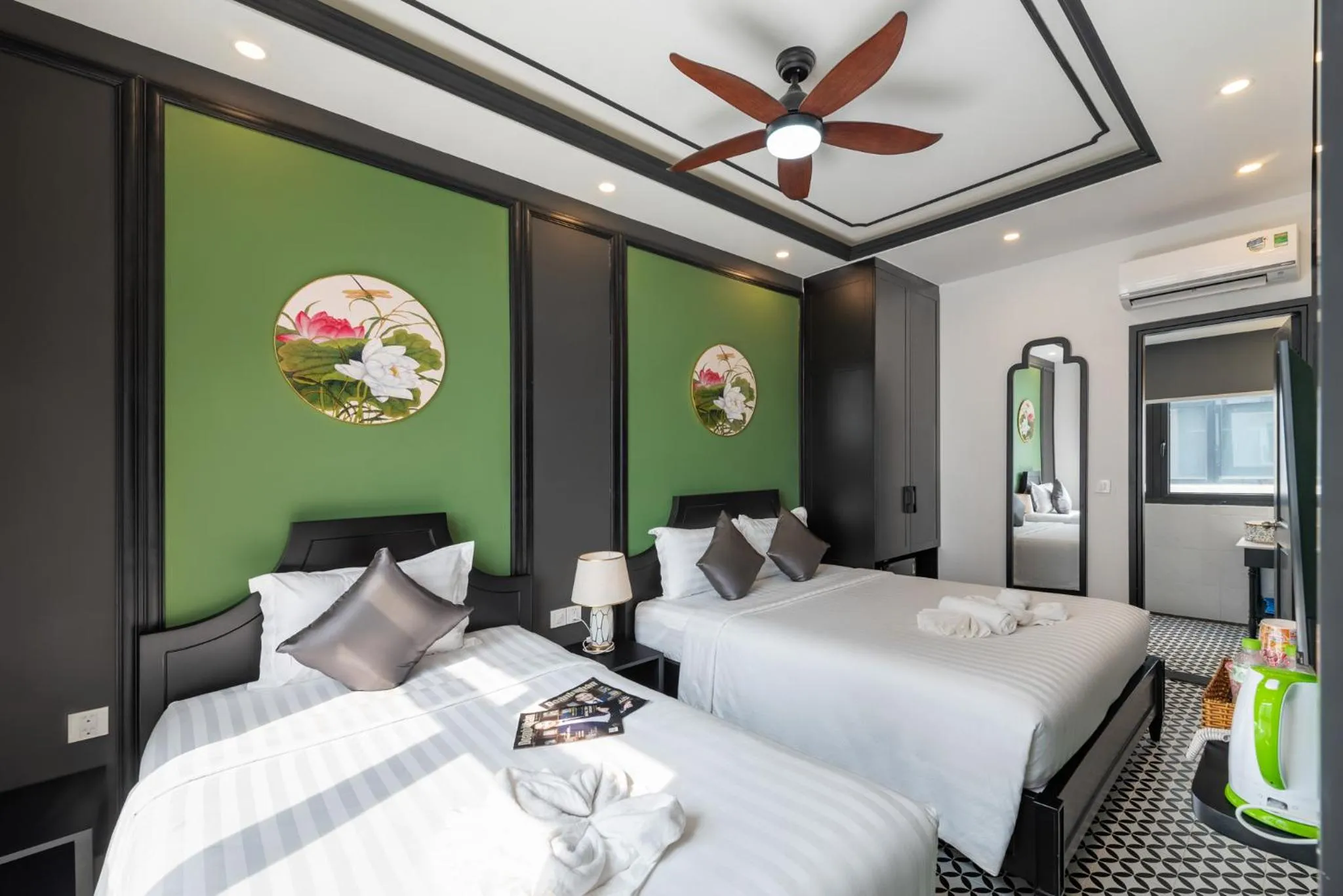 Bed in Le Palmier Phu Quoc Hotel - Free Shuttle To Grand World