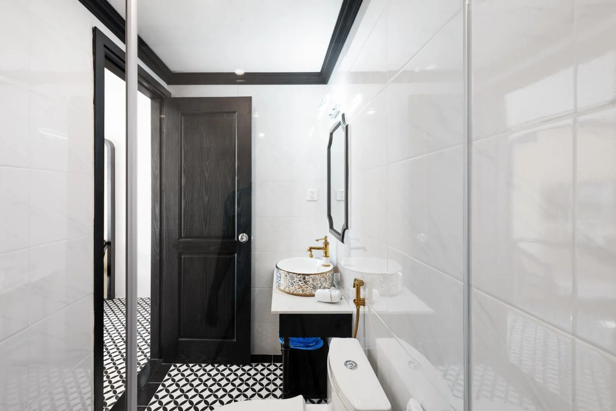 Shower in Le Palmier Phu Quoc Hotel - Free Shuttle To Grand World