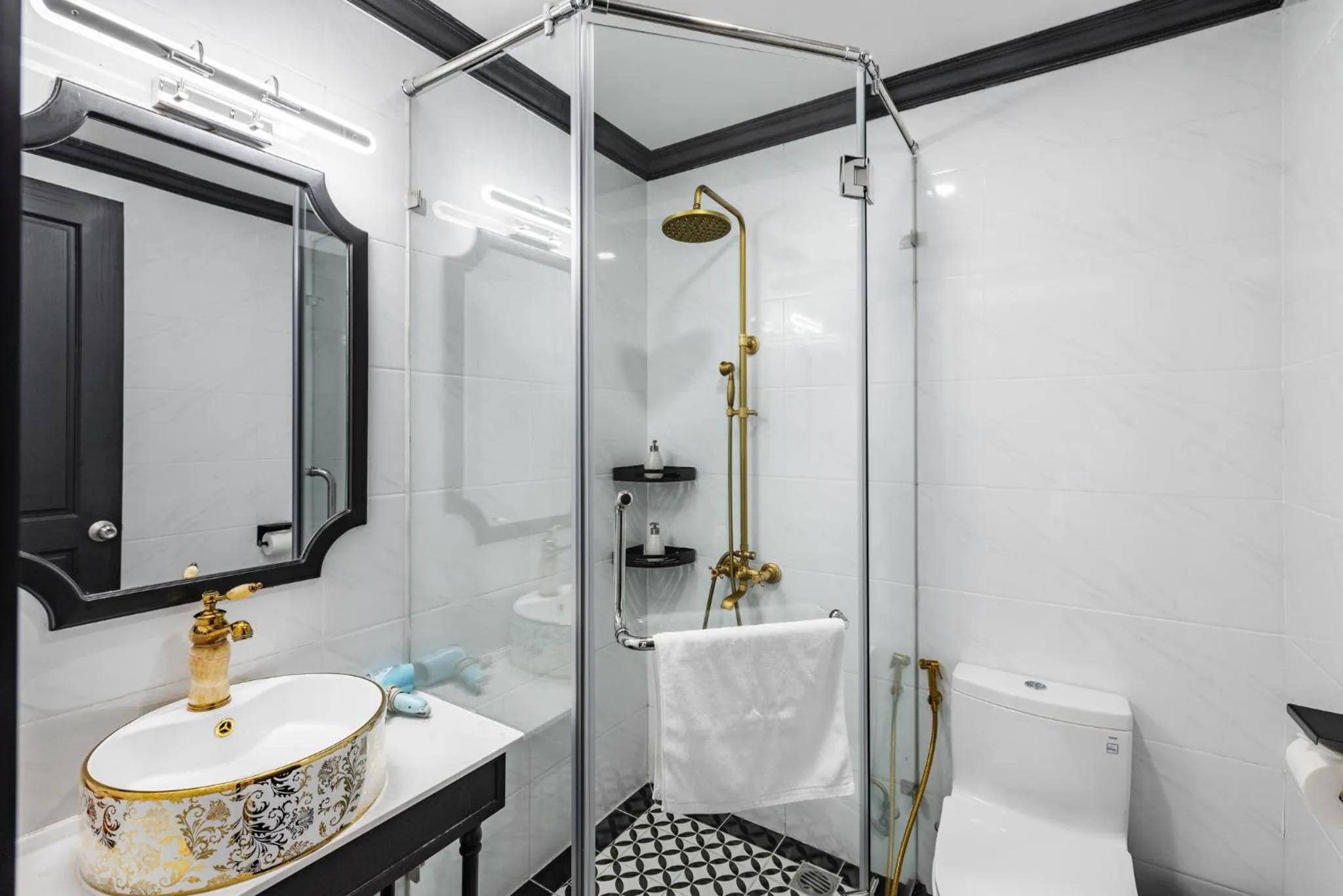 Shower in Le Palmier Phu Quoc Hotel - Free Shuttle To Grand World
