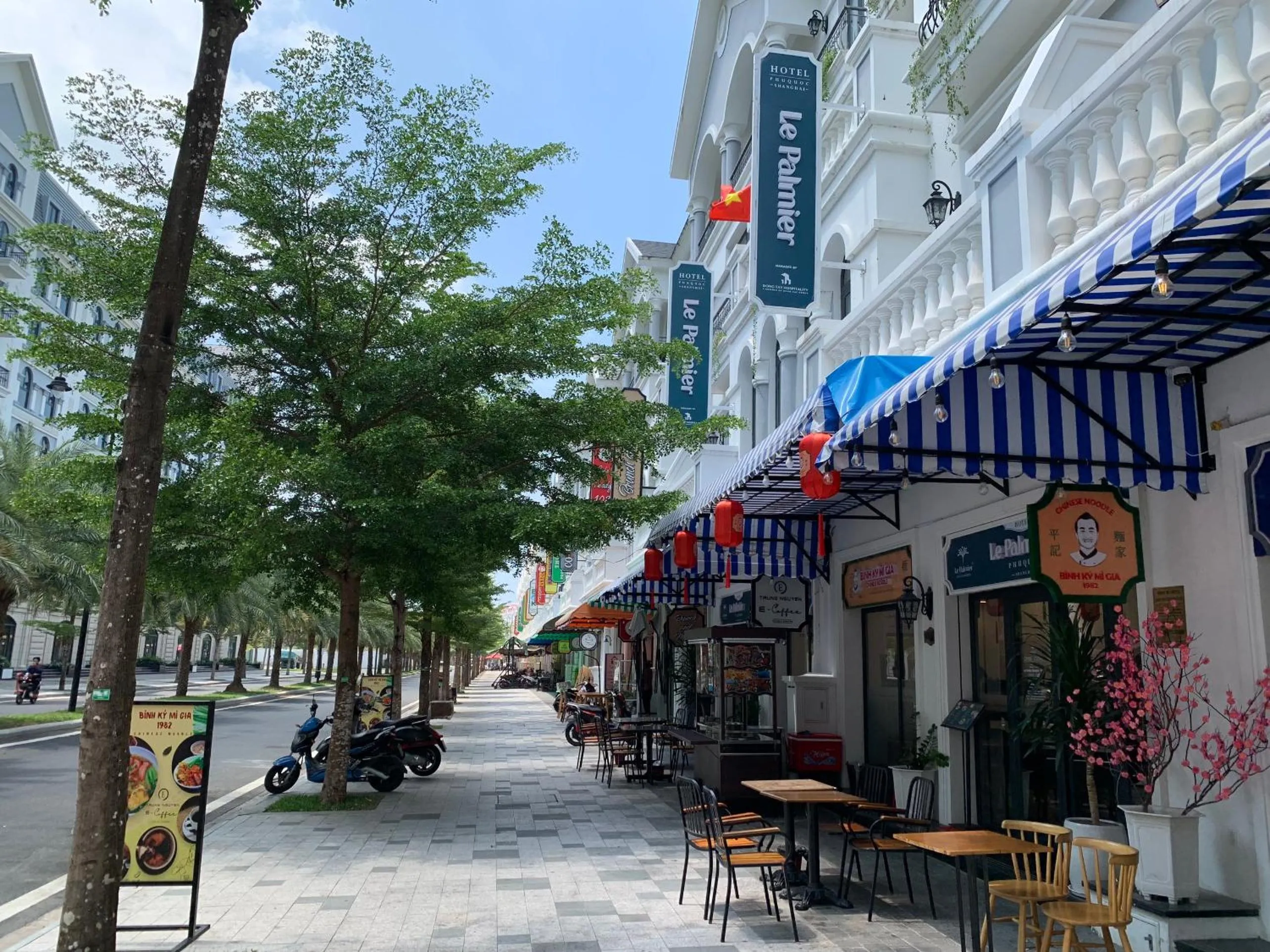 Property building in Le Palmier Phu Quoc Hotel - Free Shuttle To Grand World