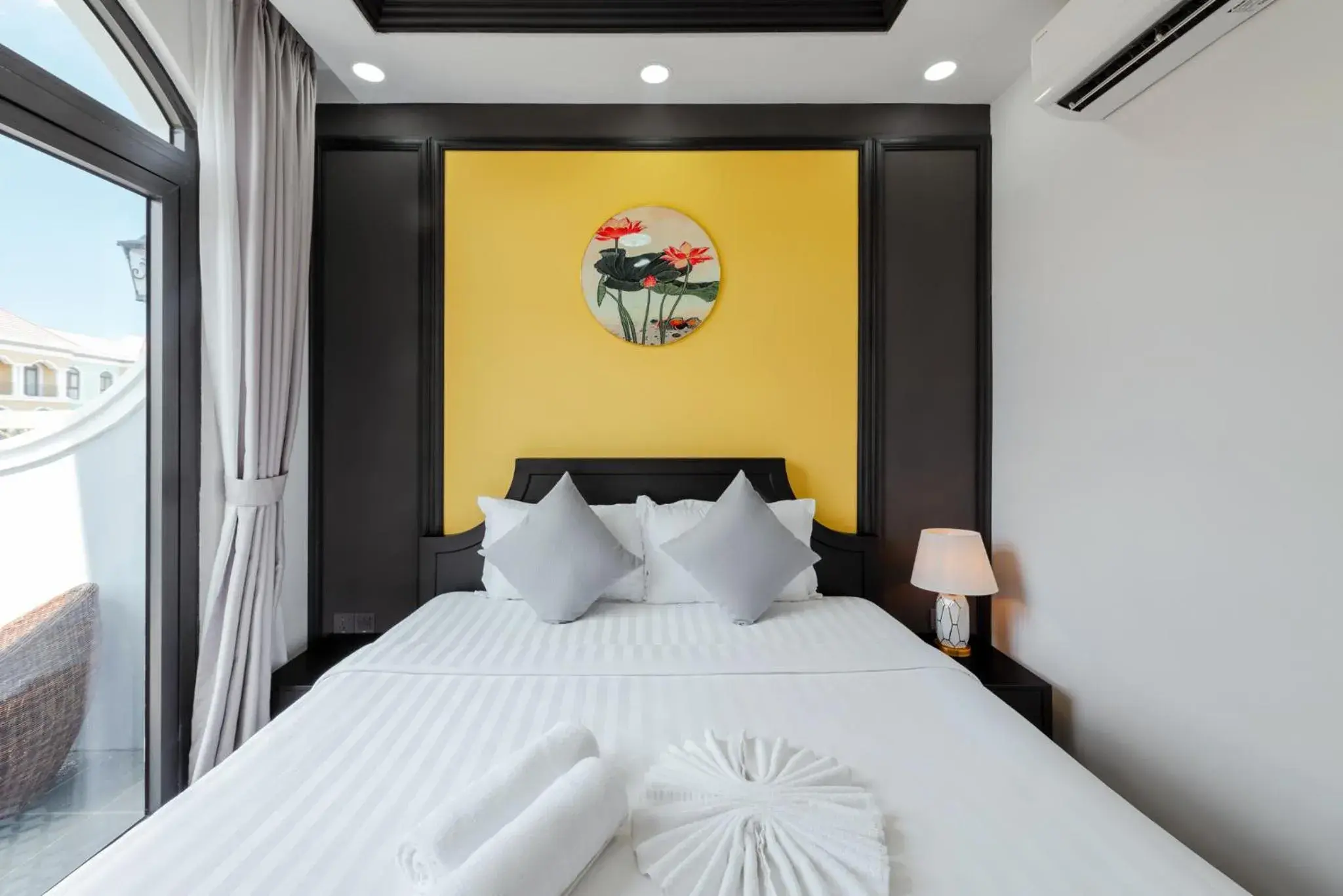 Deluxe Double Room with Balcony in Le Palmier Phu Quoc Hotel - Free Shuttle To Grand World Deluxe Double Room with Balcony in Le Palmier Phu Quoc Hotel - Free Shuttle To Grand World