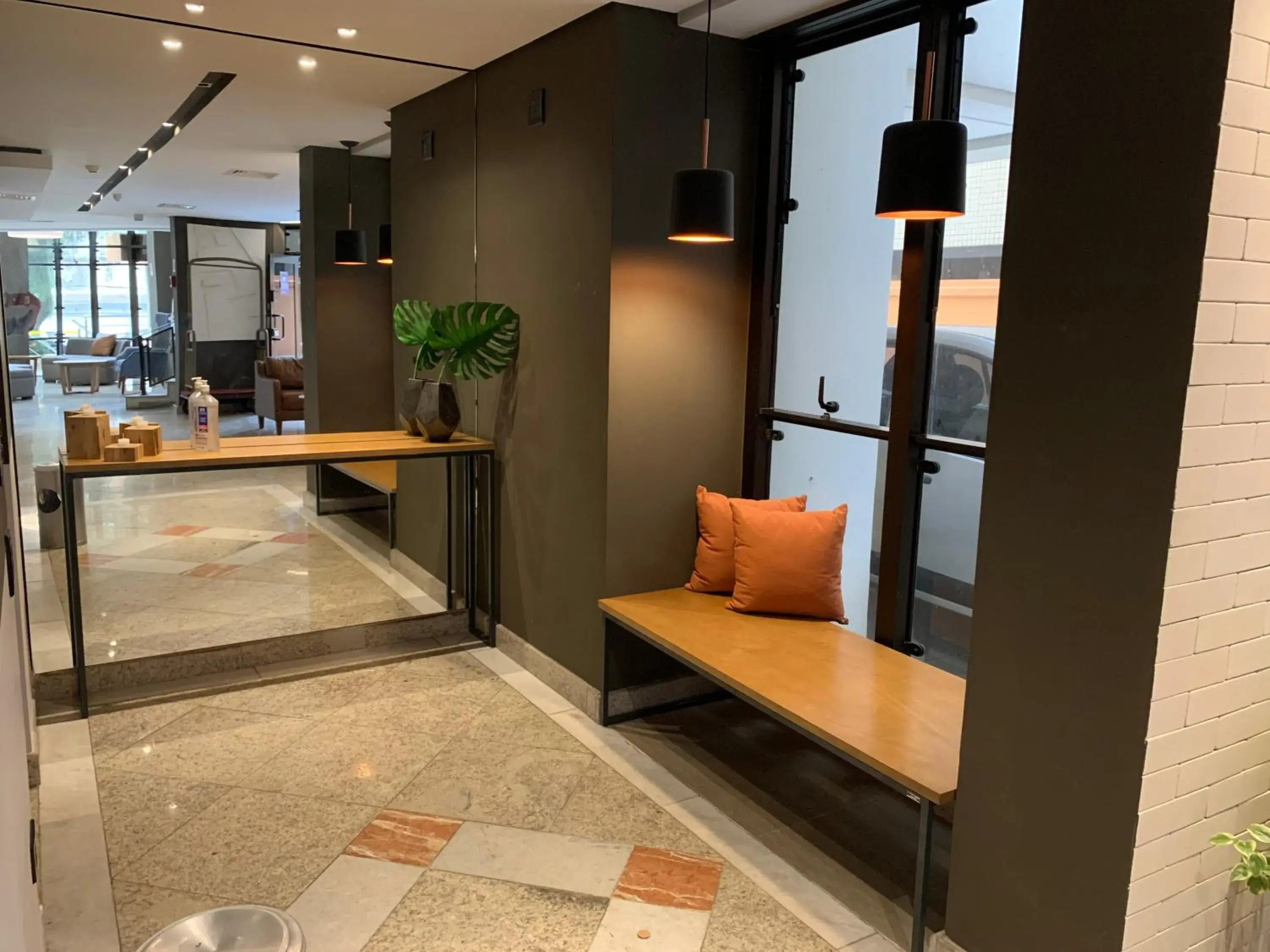 Property building in Cosmopolitan Praia Flat Property building in Cosmopolitan Praia Flat