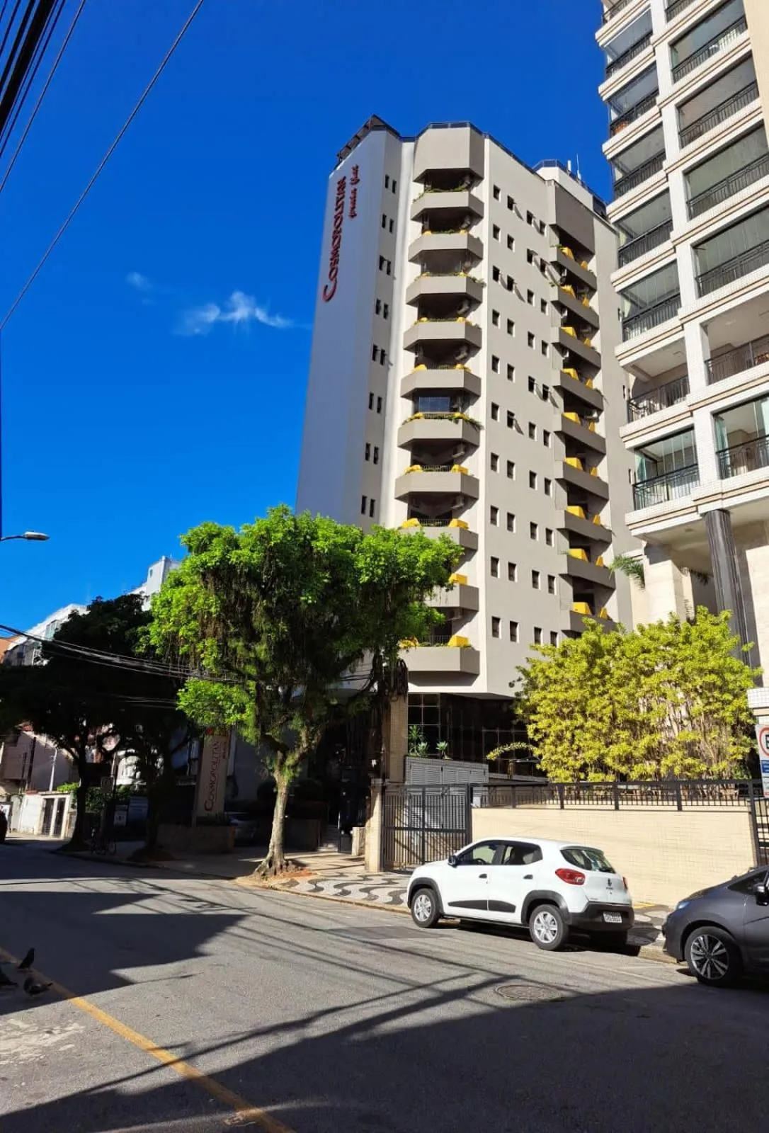 Property building in Cosmopolitan Praia Flat