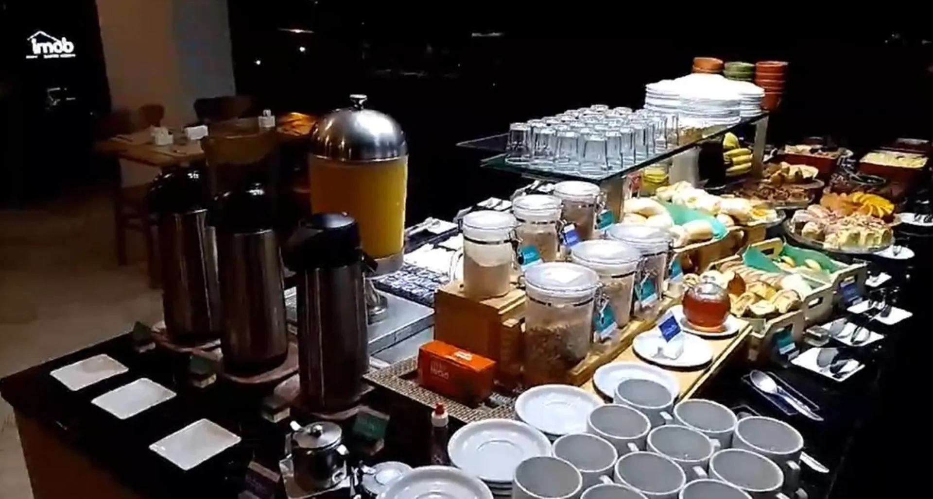 Food in Cosmopolitan Praia Flat