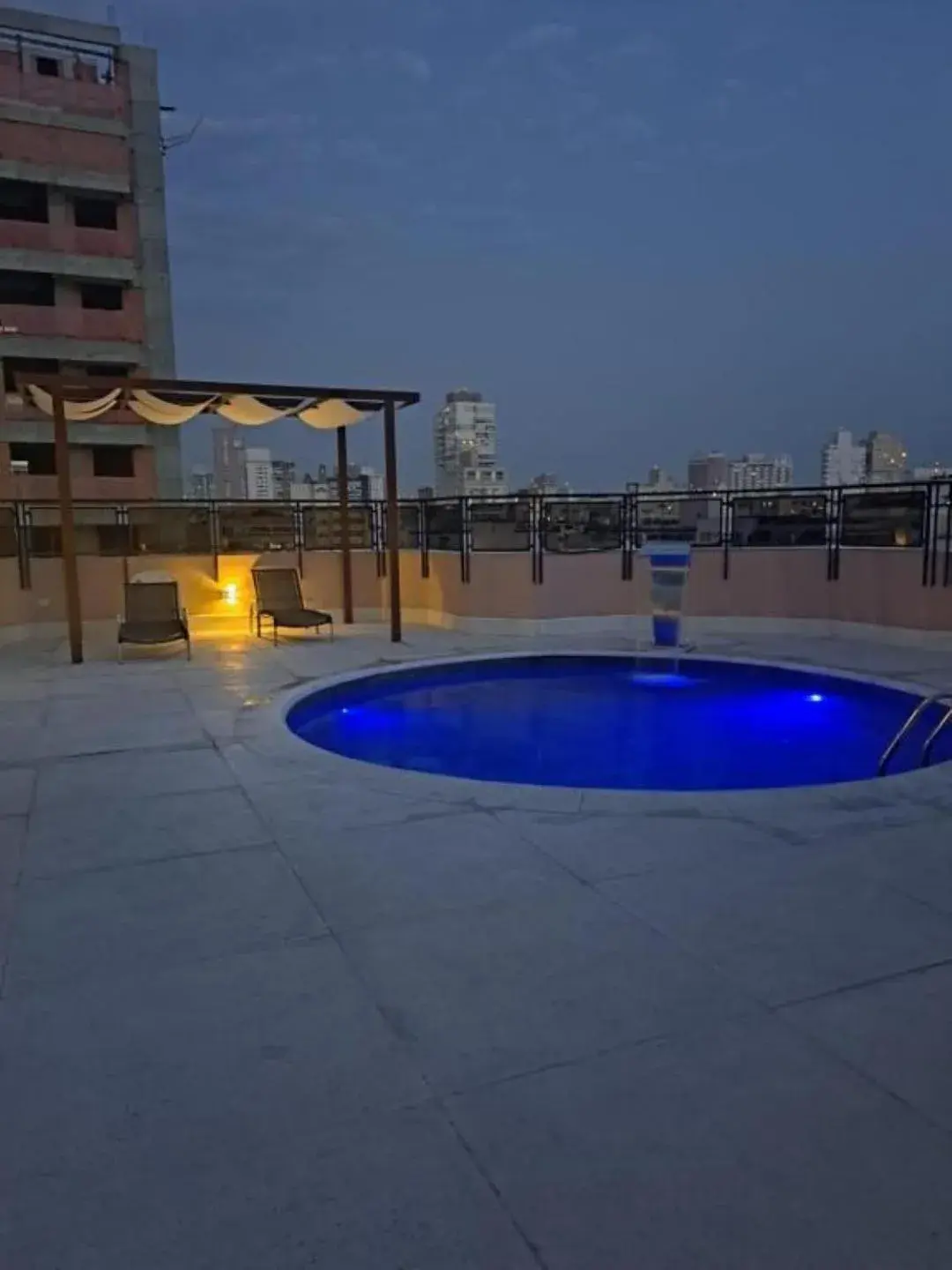 Swimming pool in Cosmopolitan Praia Flat Swimming pool in Cosmopolitan Praia Flat