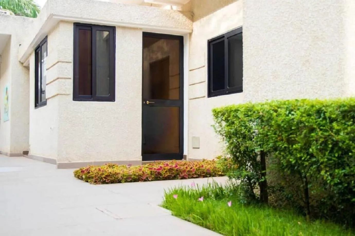 Garden in Hôtel Guest House Quatre Saisons