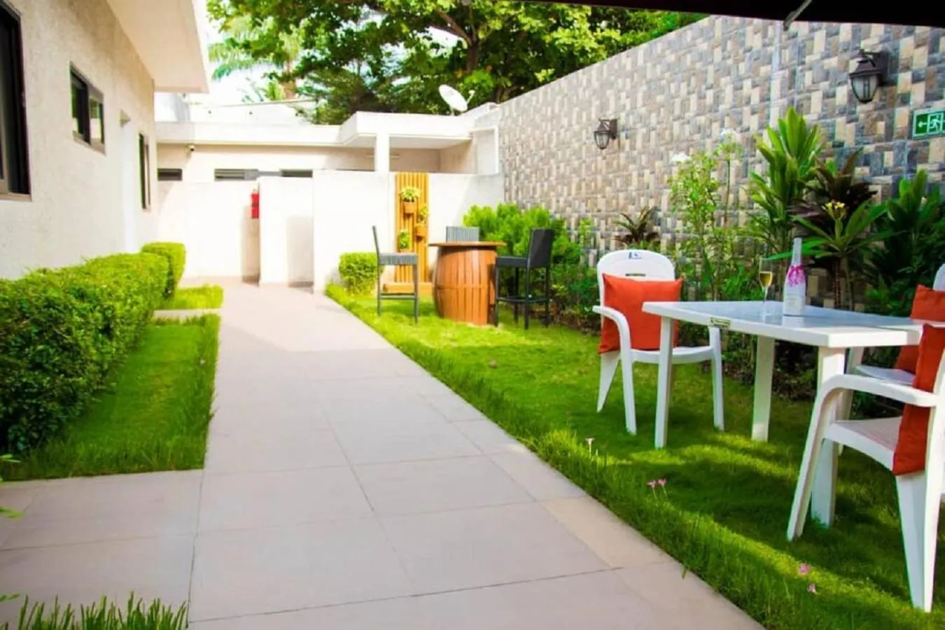 Day in Hôtel Guest House Quatre Saisons