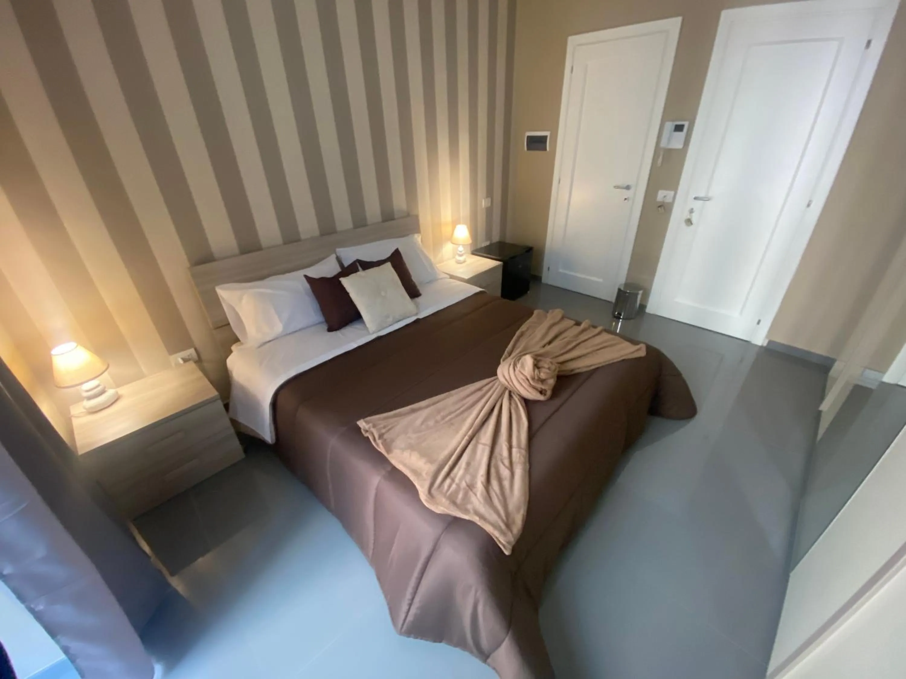 Shower, Bed in B & B VICO GRANDE