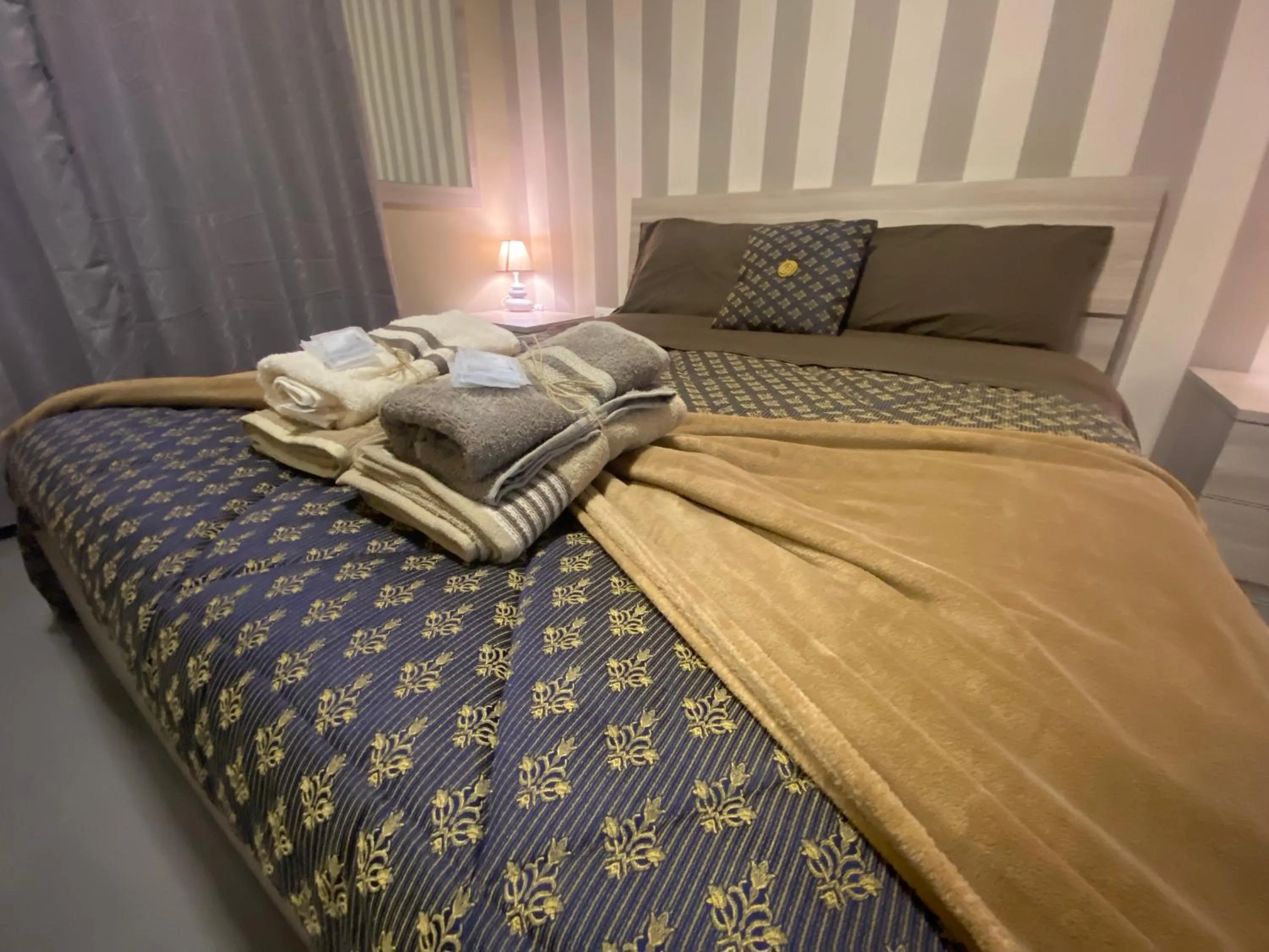 towels, Bed in B & B VICO GRANDE