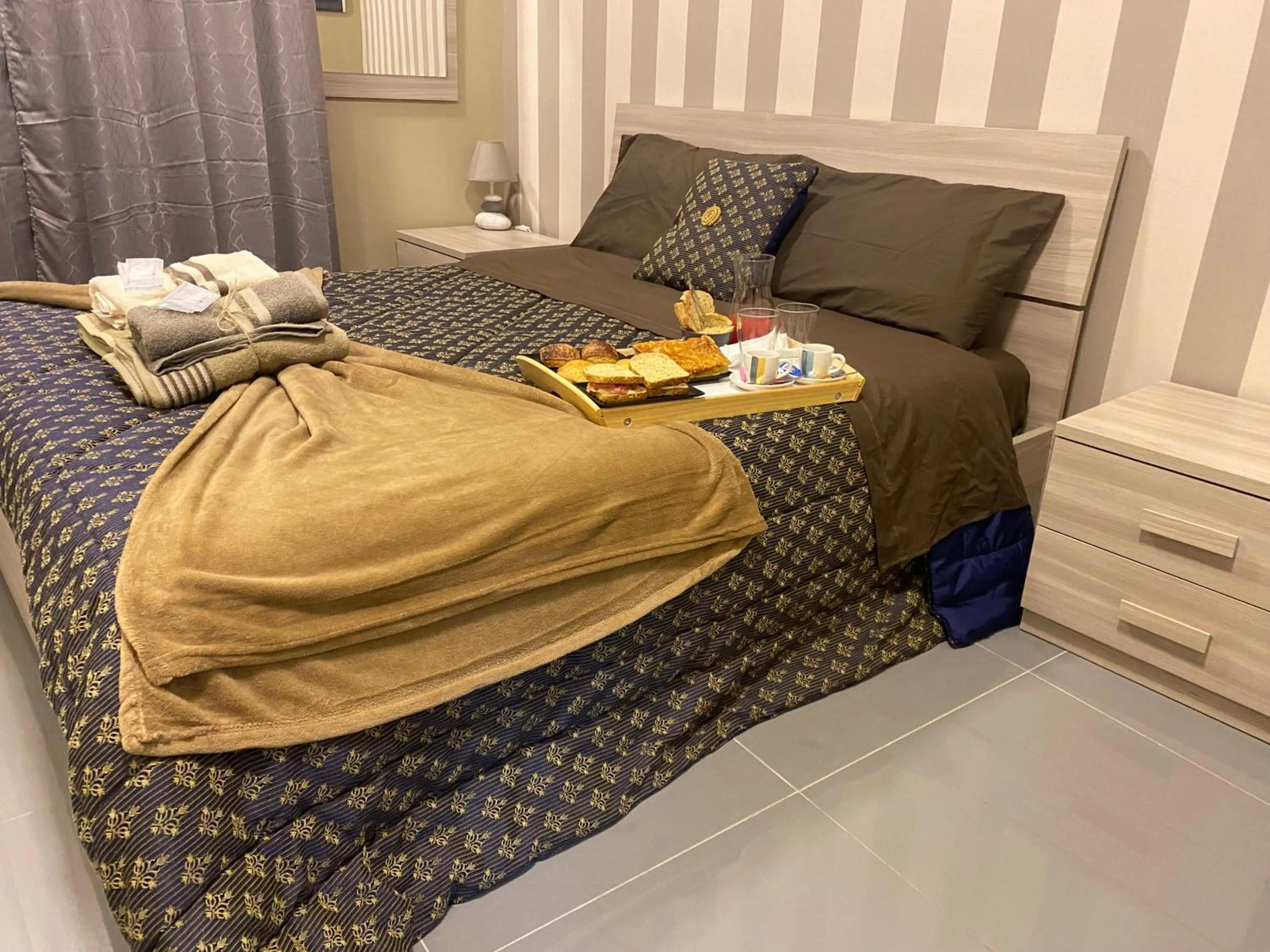 Breakfast, Bed in B & B VICO GRANDE