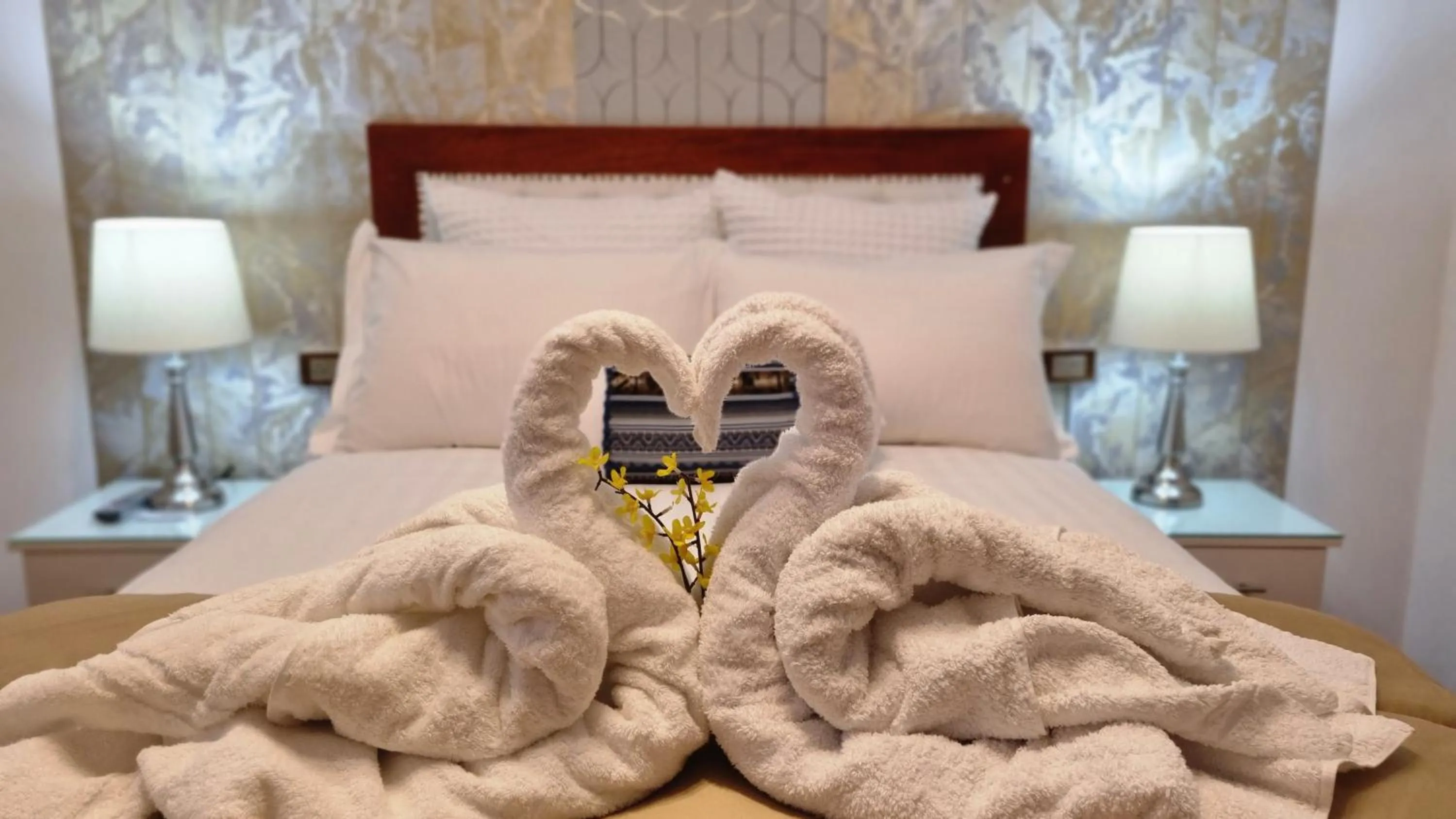 Bed in Hotel-Apartment INKASABIOS