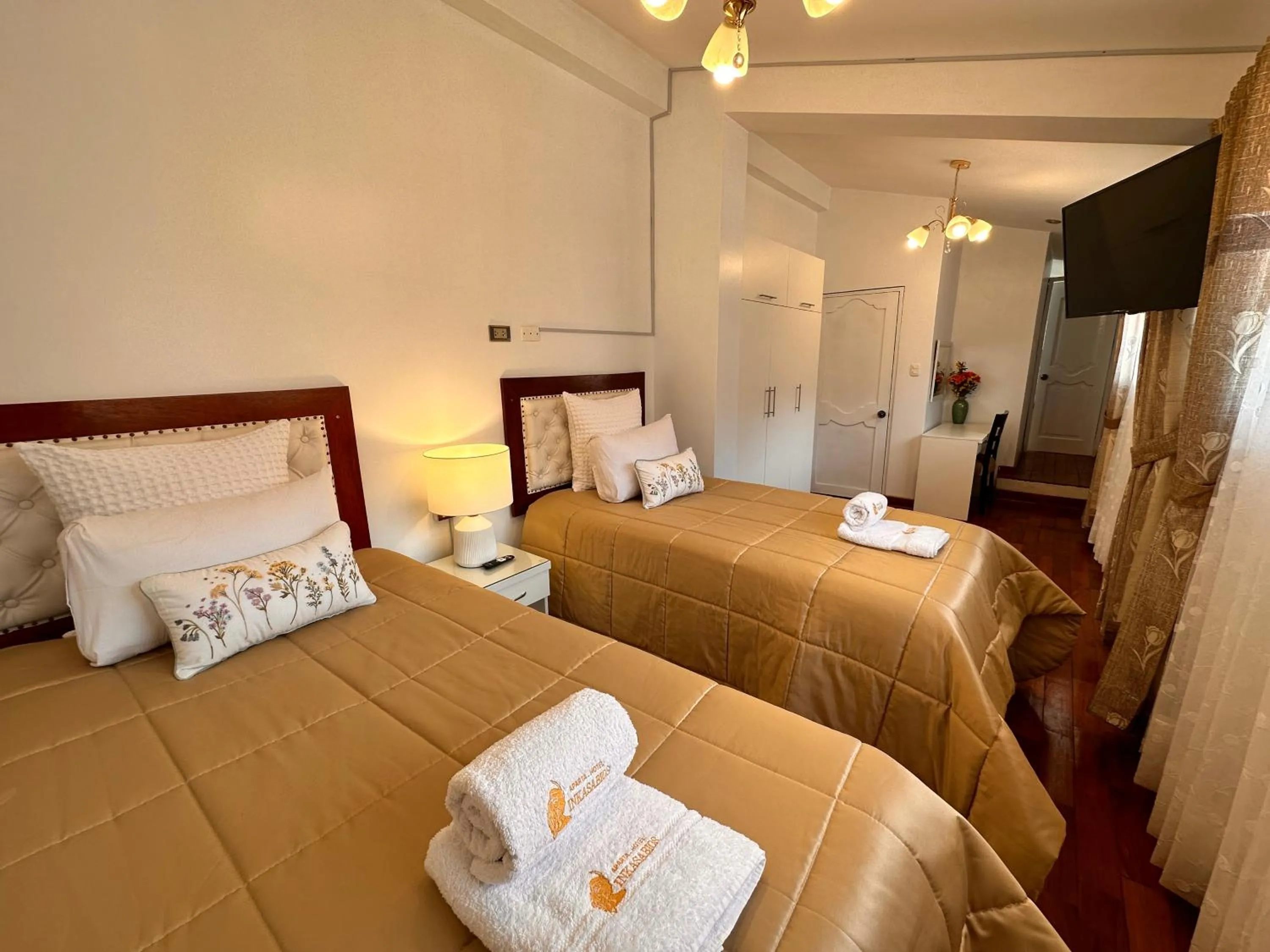 Bed in Hotel-Apartment INKASABIOS