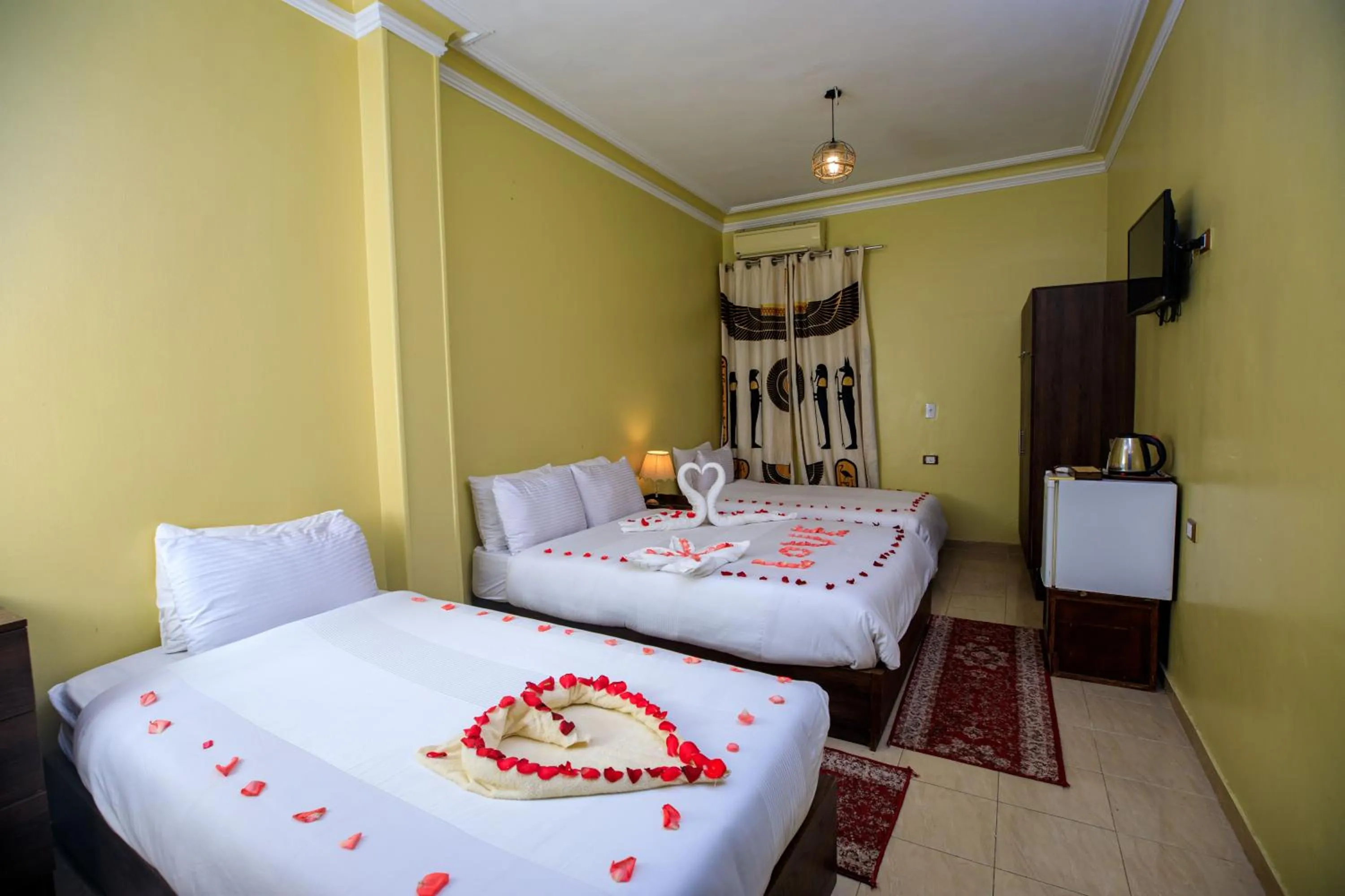 Deluxe Quadruple Room - single occupancy in Bella Casa Pyramids Inn