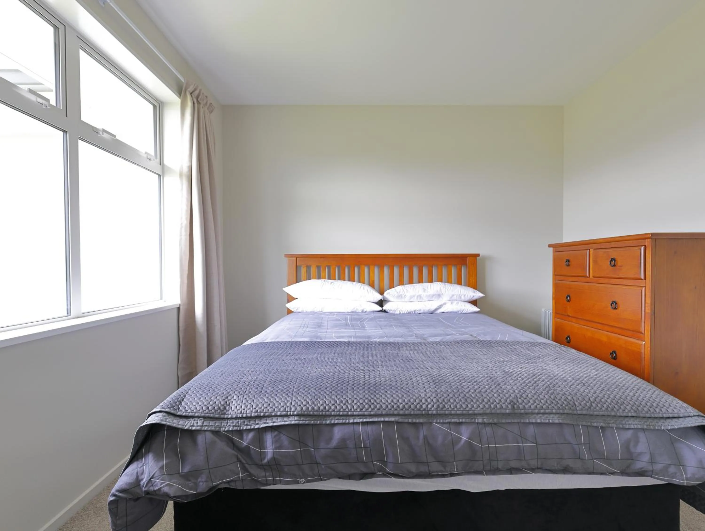 Property building, Bed in Fiordland Getaway - Te Anau Holiday Home