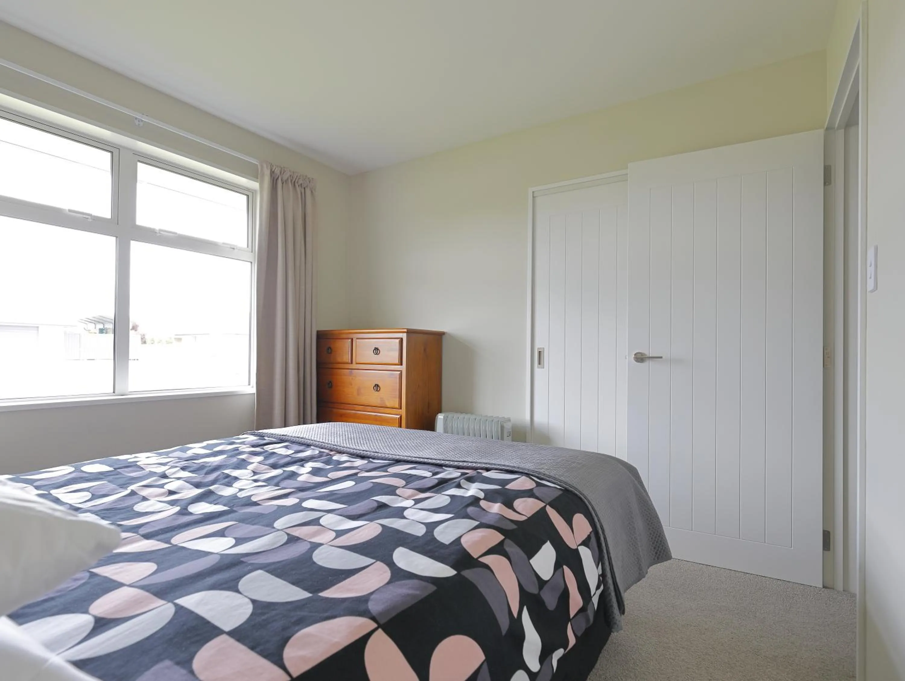 Property building, Bed in Fiordland Getaway - Te Anau Holiday Home