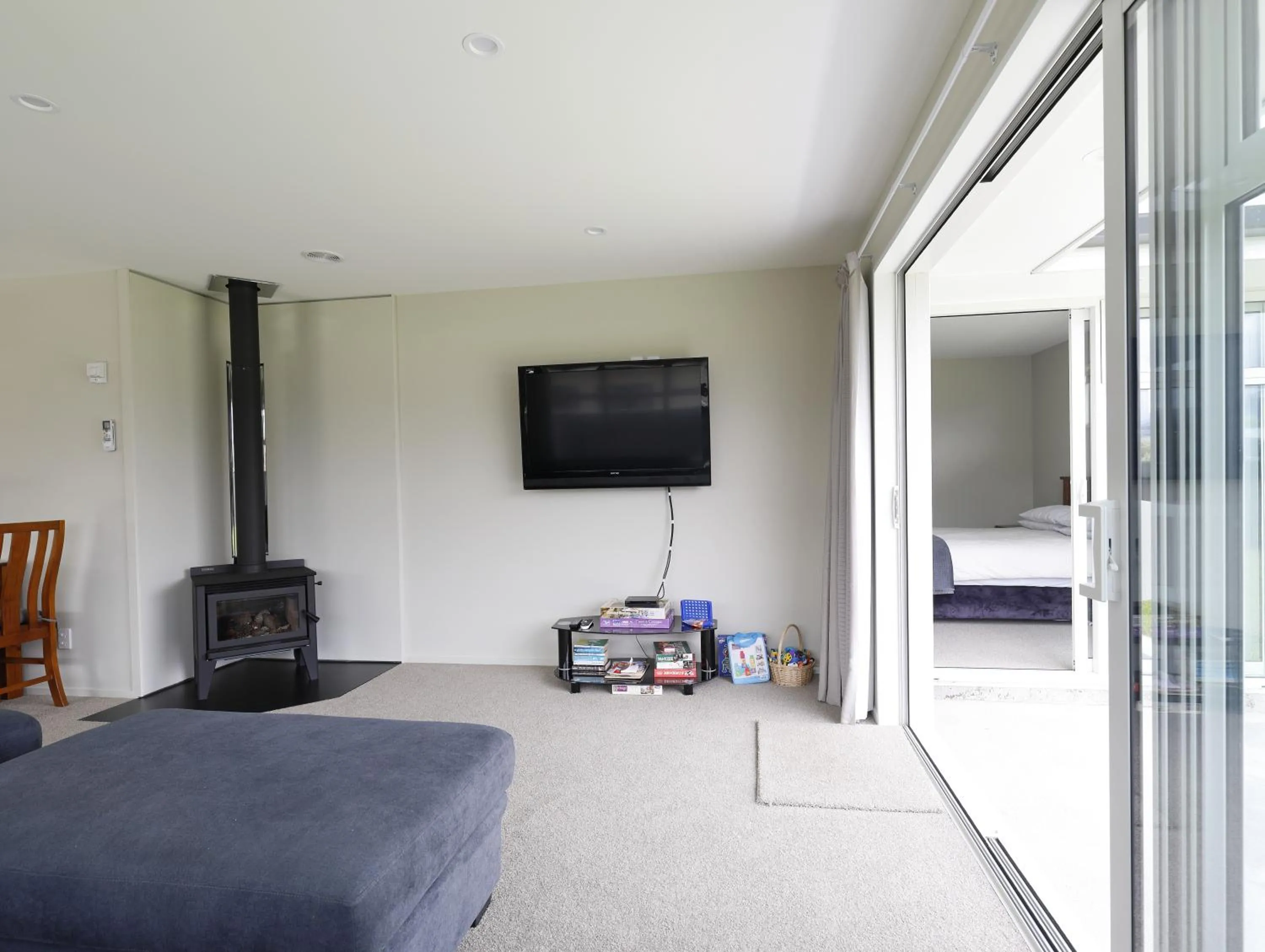Property building, Bed in Fiordland Getaway - Te Anau Holiday Home