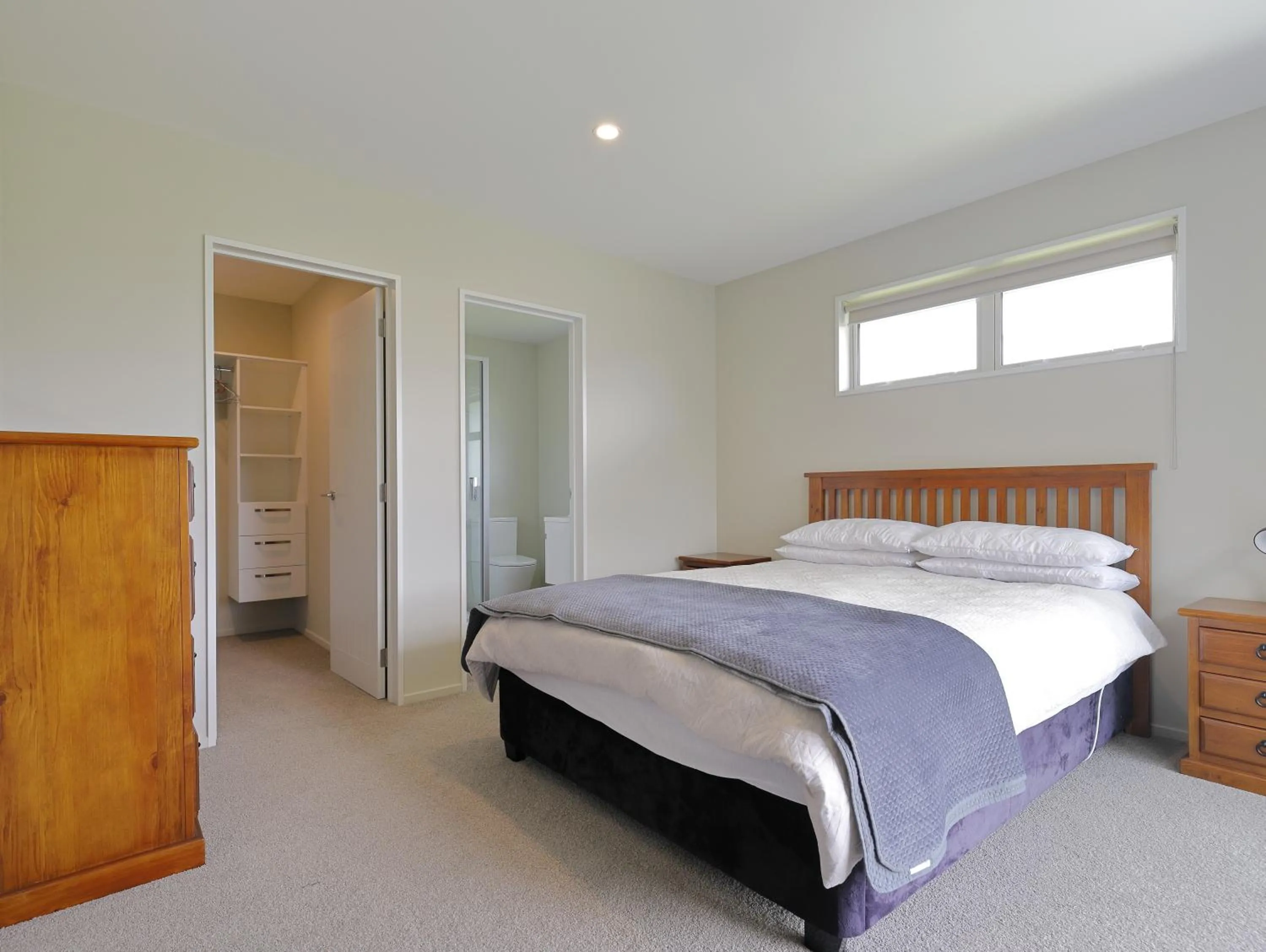 Property building, Bed in Fiordland Getaway - Te Anau Holiday Home