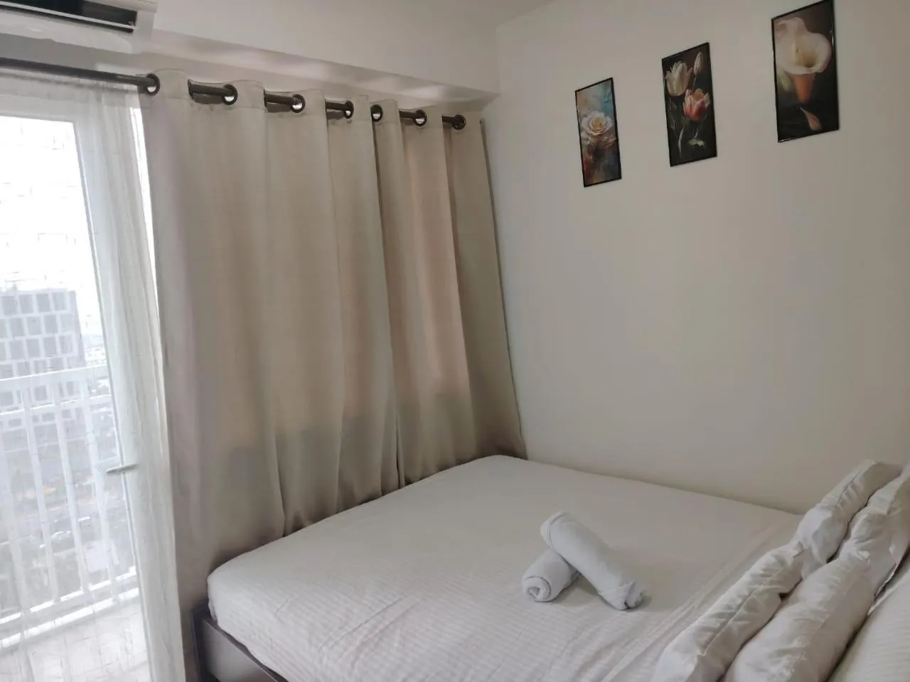 Bedroom, Bed in Shore One Condotel At Mall of Asia, Philippines