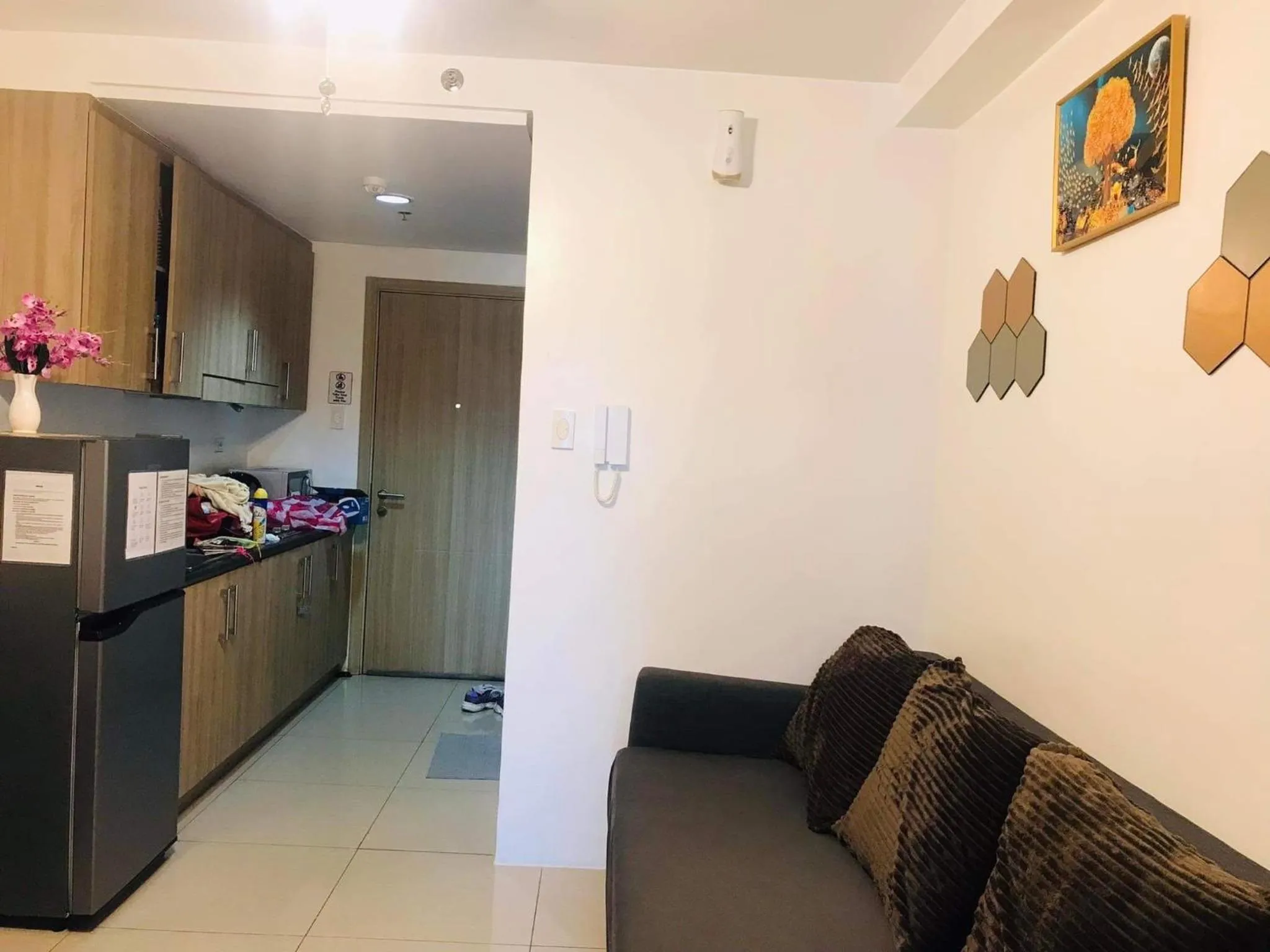 Seating area in Shore One Condotel At Mall of Asia, Philippines