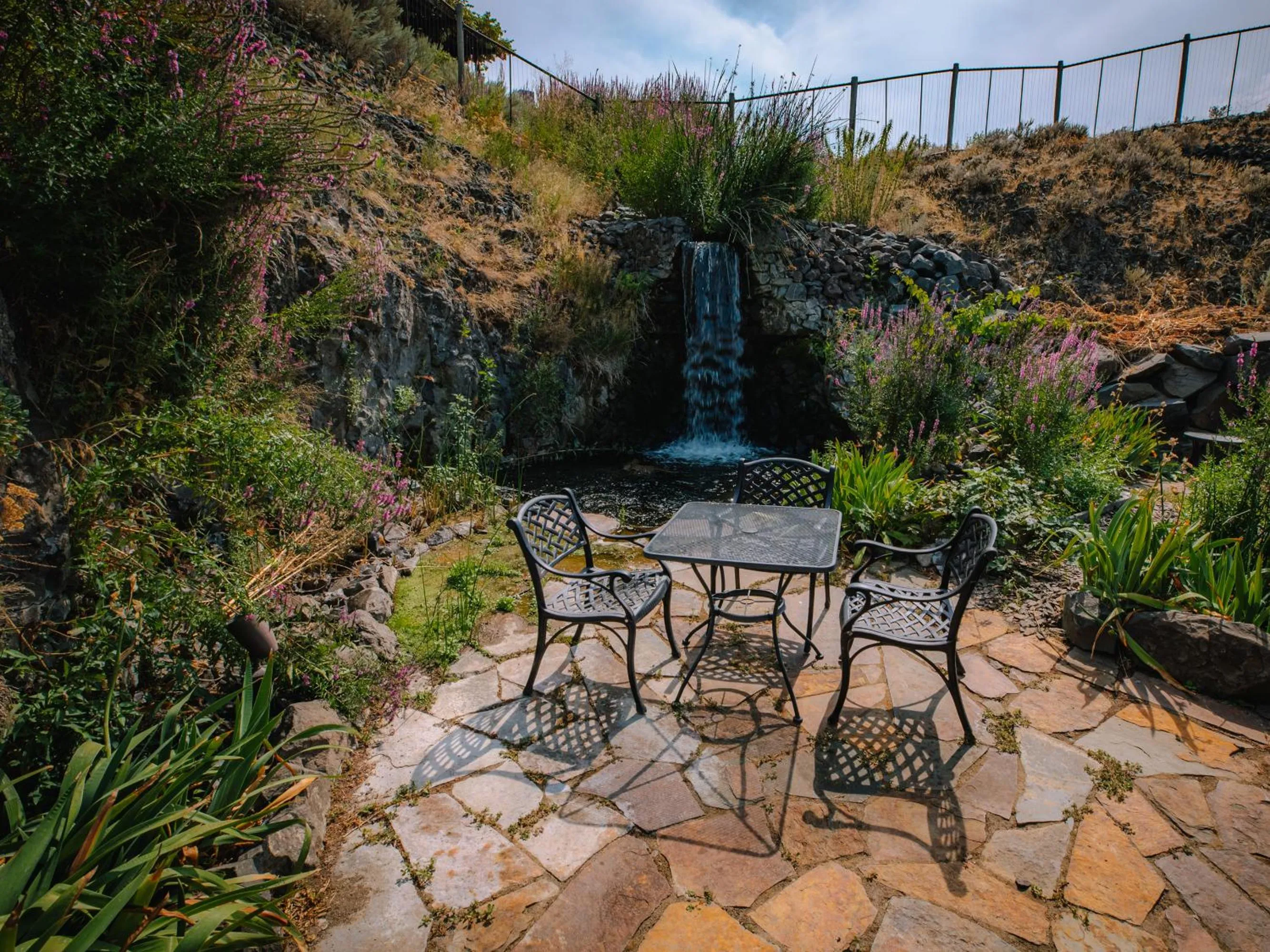 Swimming pool in Sagecliffe Resort & Spa