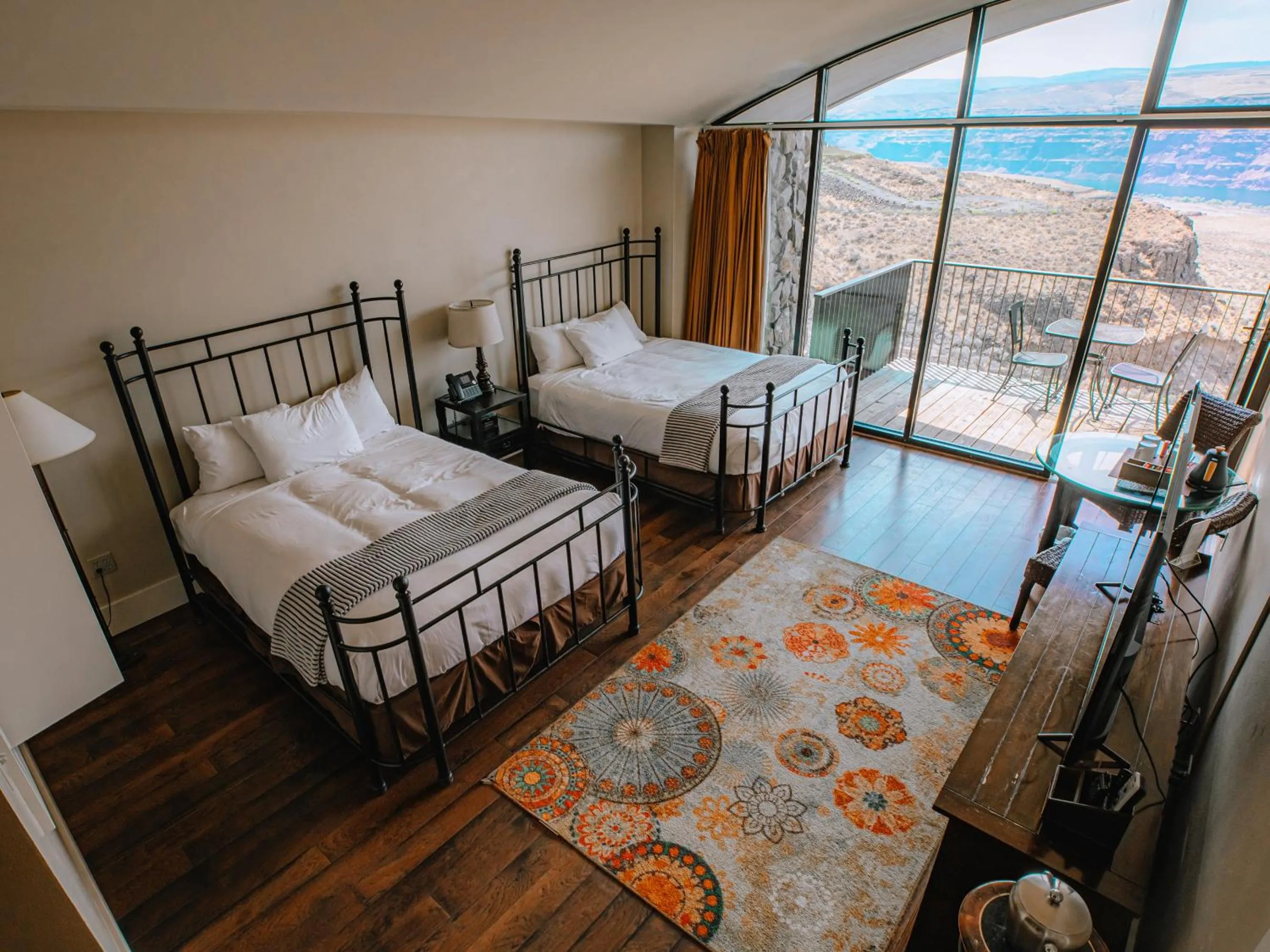 Bed in Sagecliffe Resort & Spa