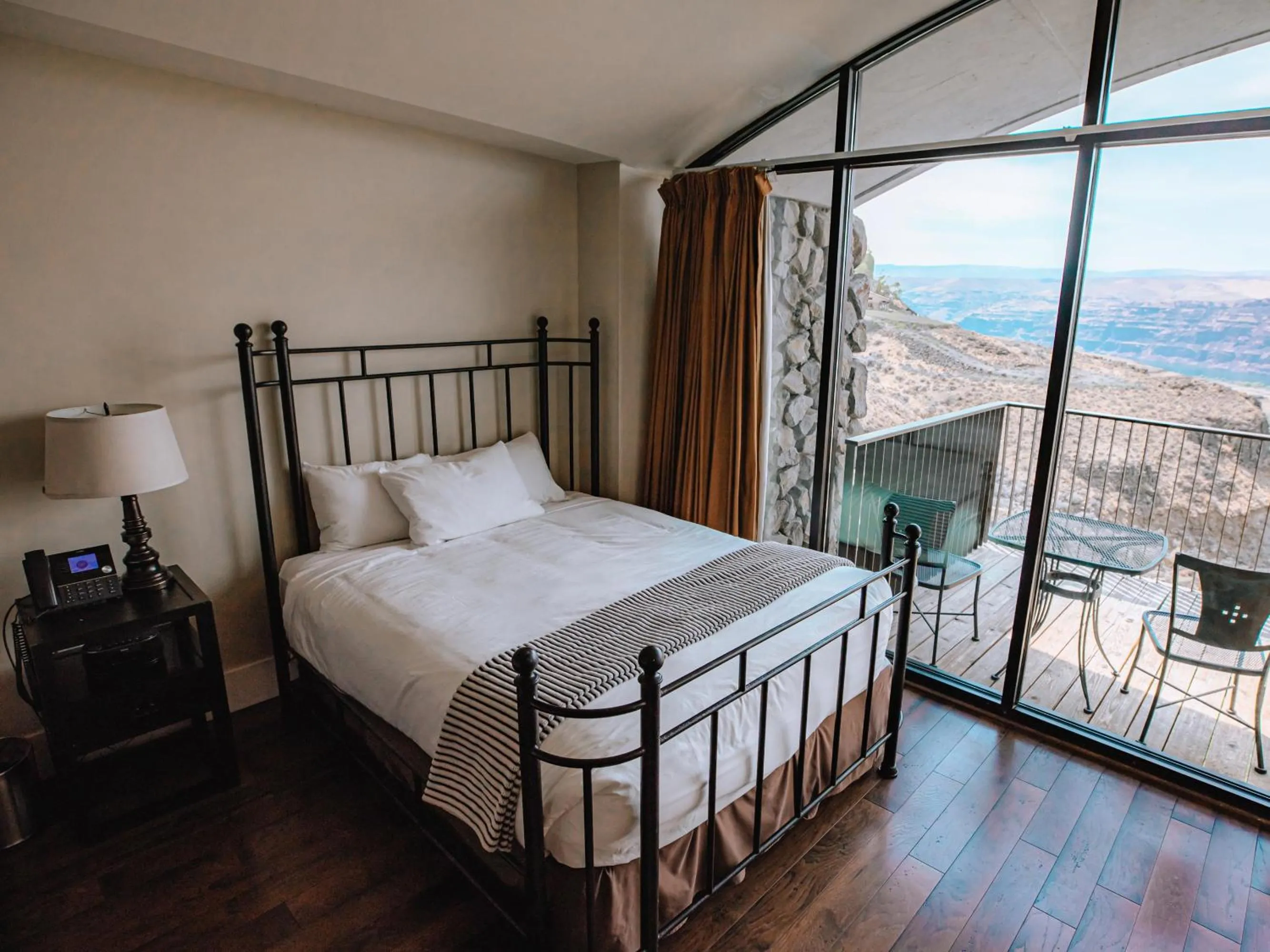 Bed in Sagecliffe Resort & Spa