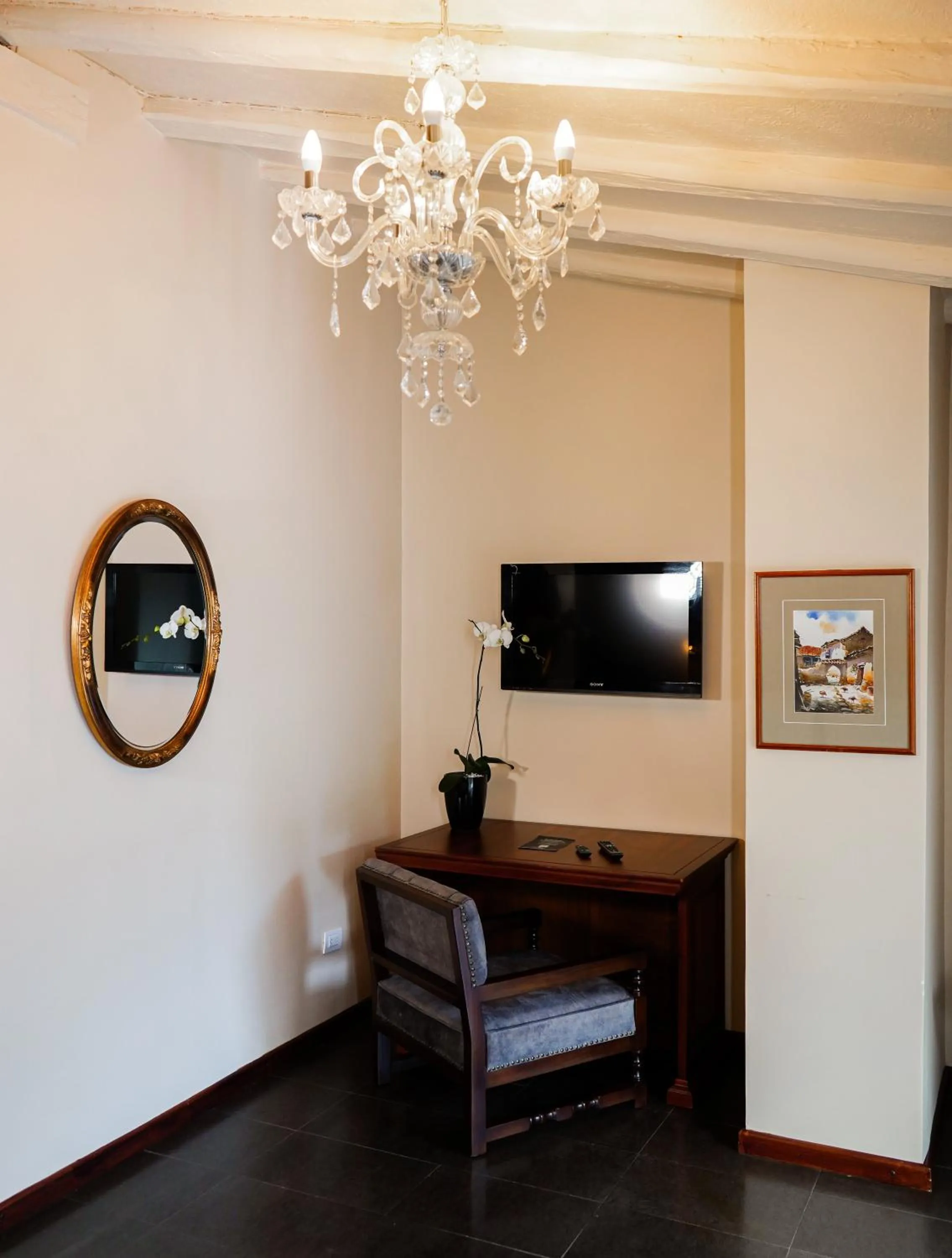 TV and multimedia in Uzhupud Garden Hotel & Lodge