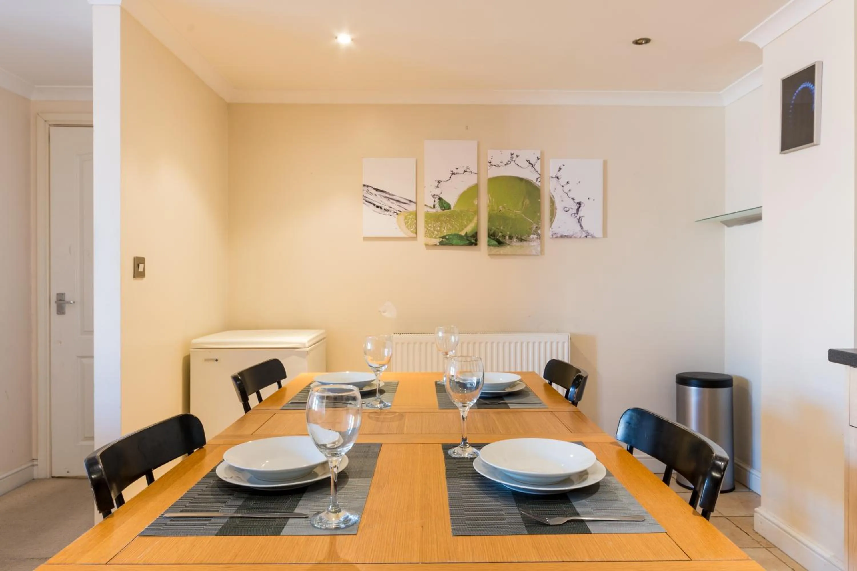 Kitchen or kitchenette in Old Town Apartments