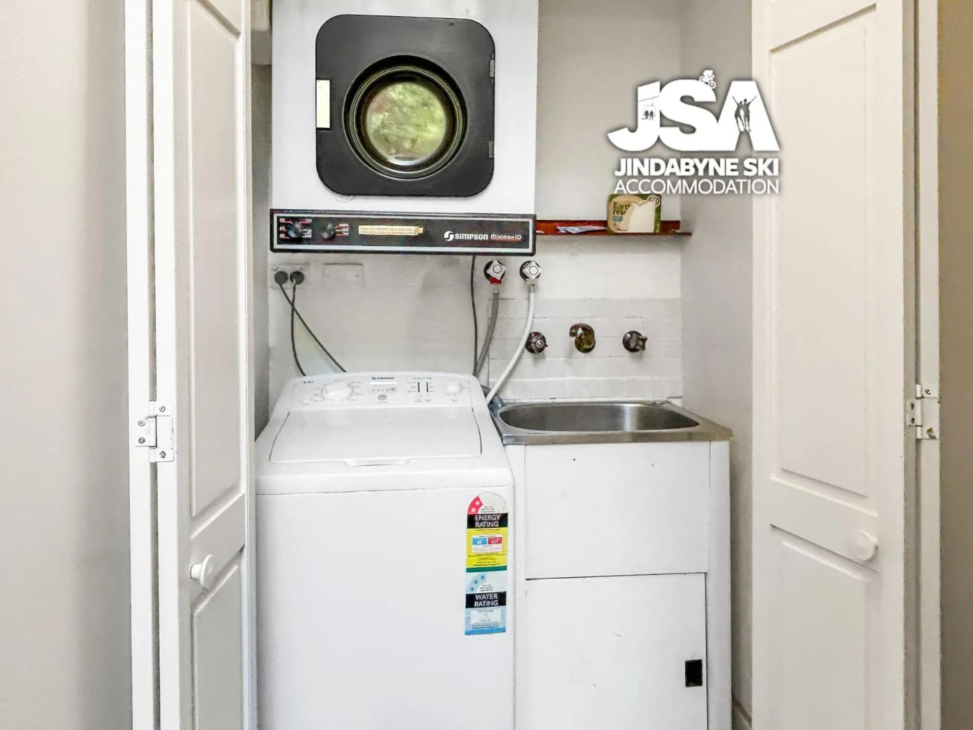 washing machine in Banksia 1