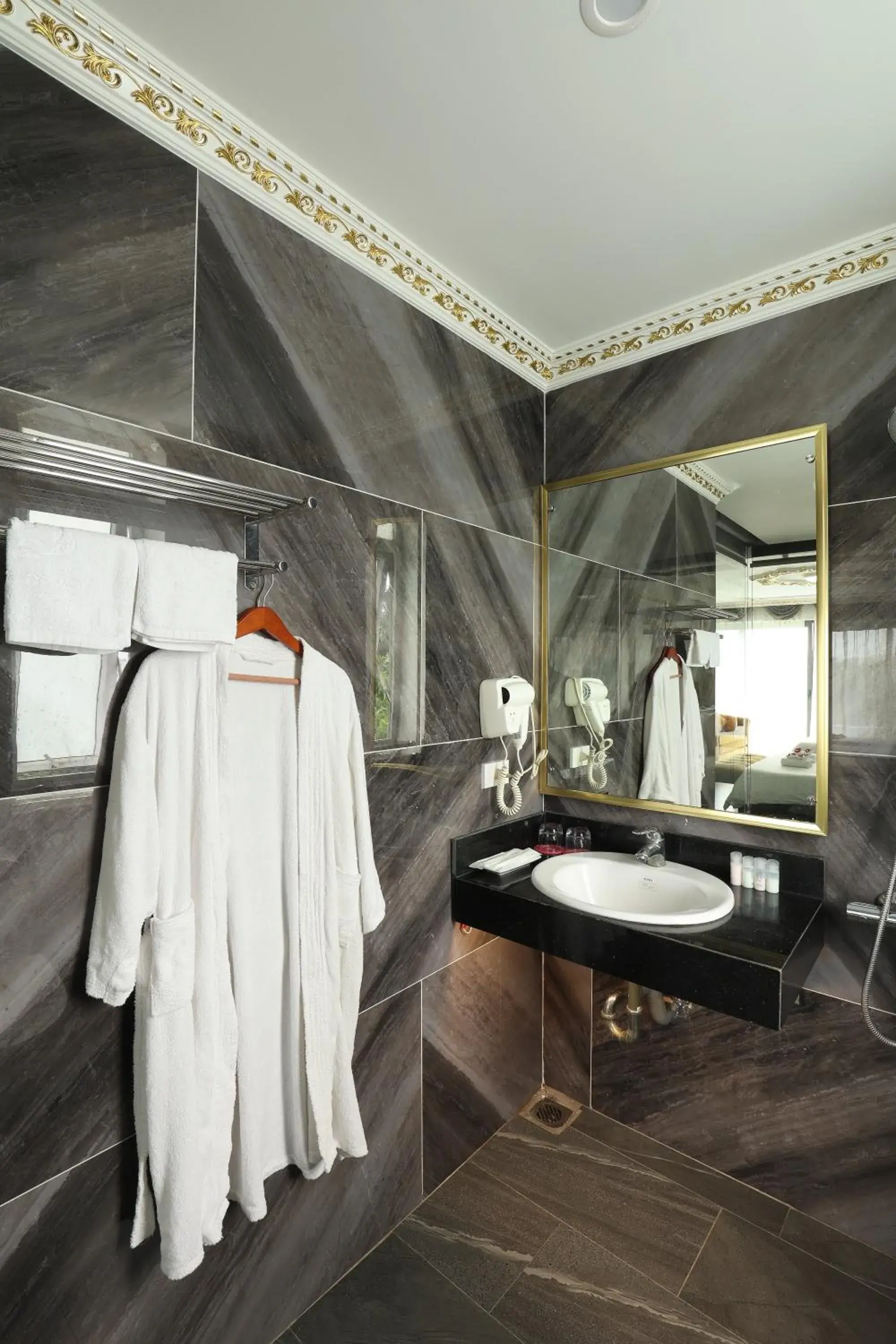 Toilet in Hoàng Gia Xa La Boutique Hotel Toilet in Hoàng Gia Xa La Boutique Hotel