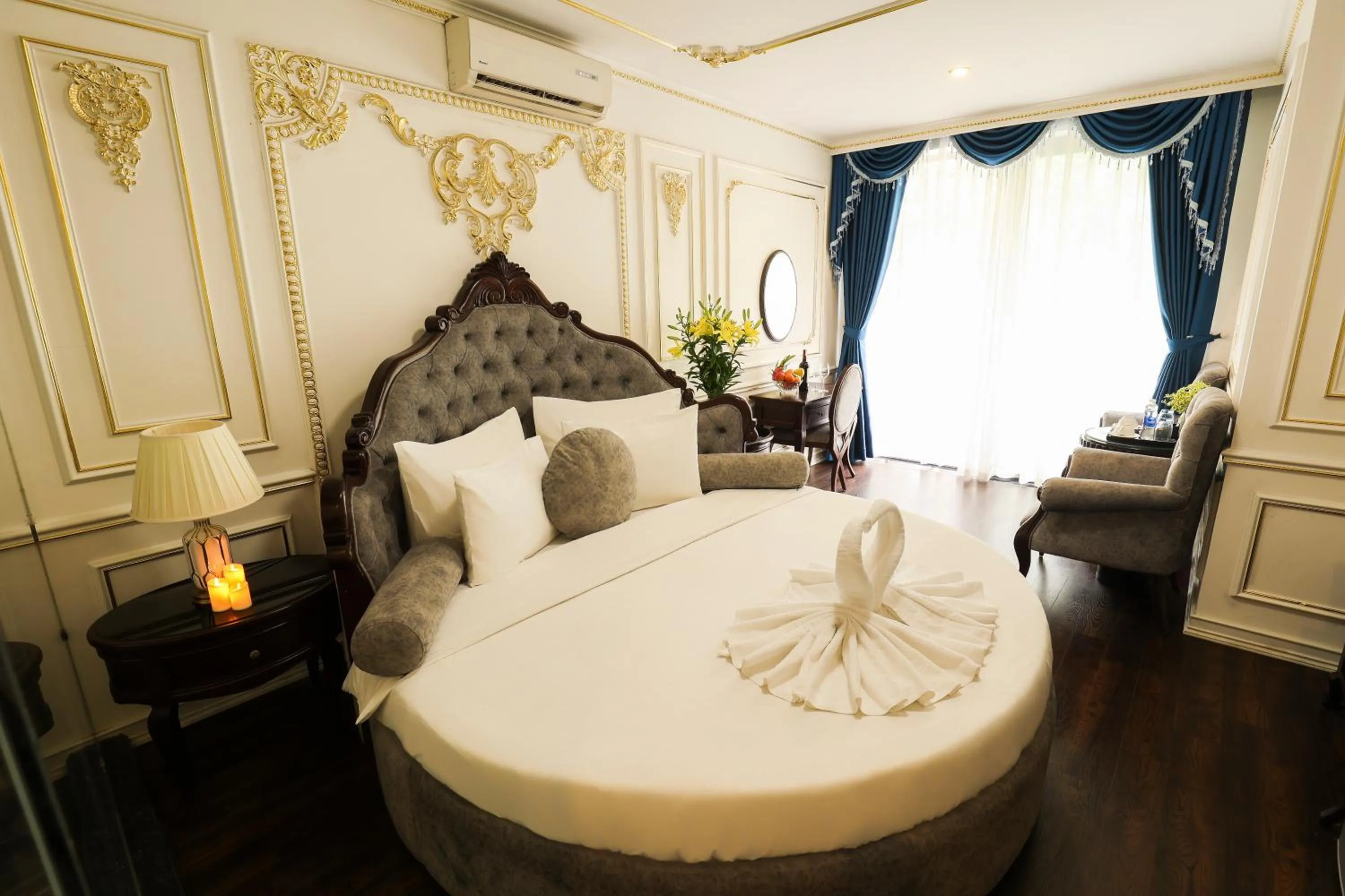 Bed in Hoàng Gia Xa La Boutique Hotel