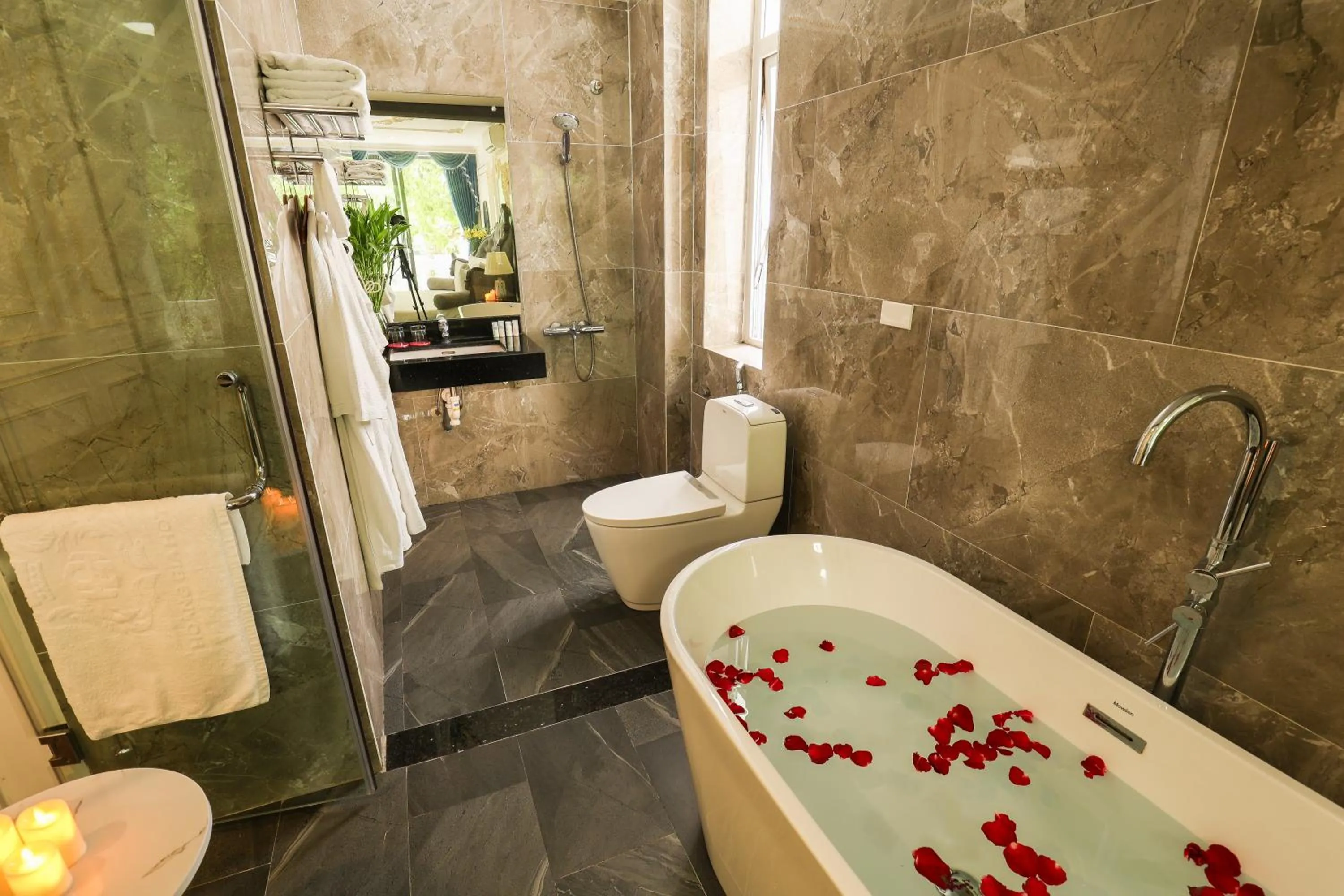 Shower in Hoàng Gia Xa La Boutique Hotel