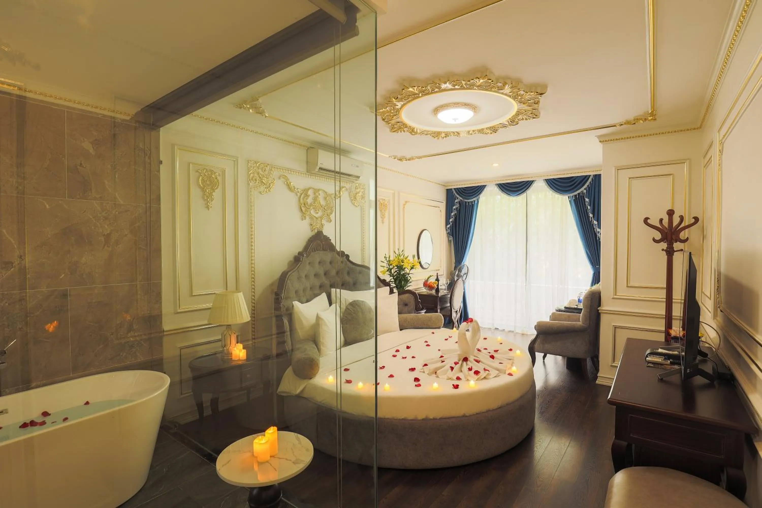 Seating area in Hoàng Gia Xa La Boutique Hotel