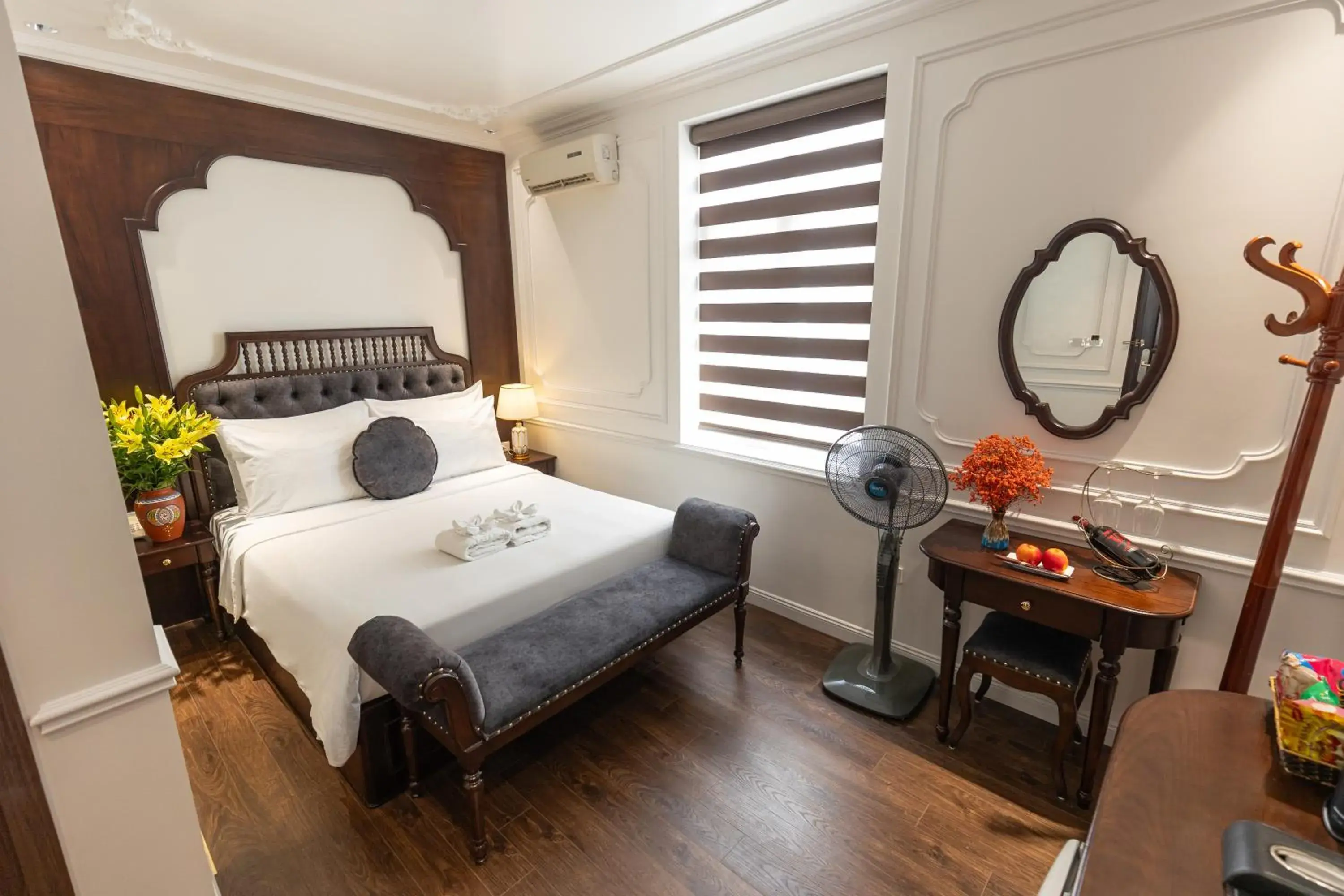 room service, Bed in Hoàng Gia Xa La Boutique Hotel room service, Bed in Hoàng Gia Xa La Boutique Hotel