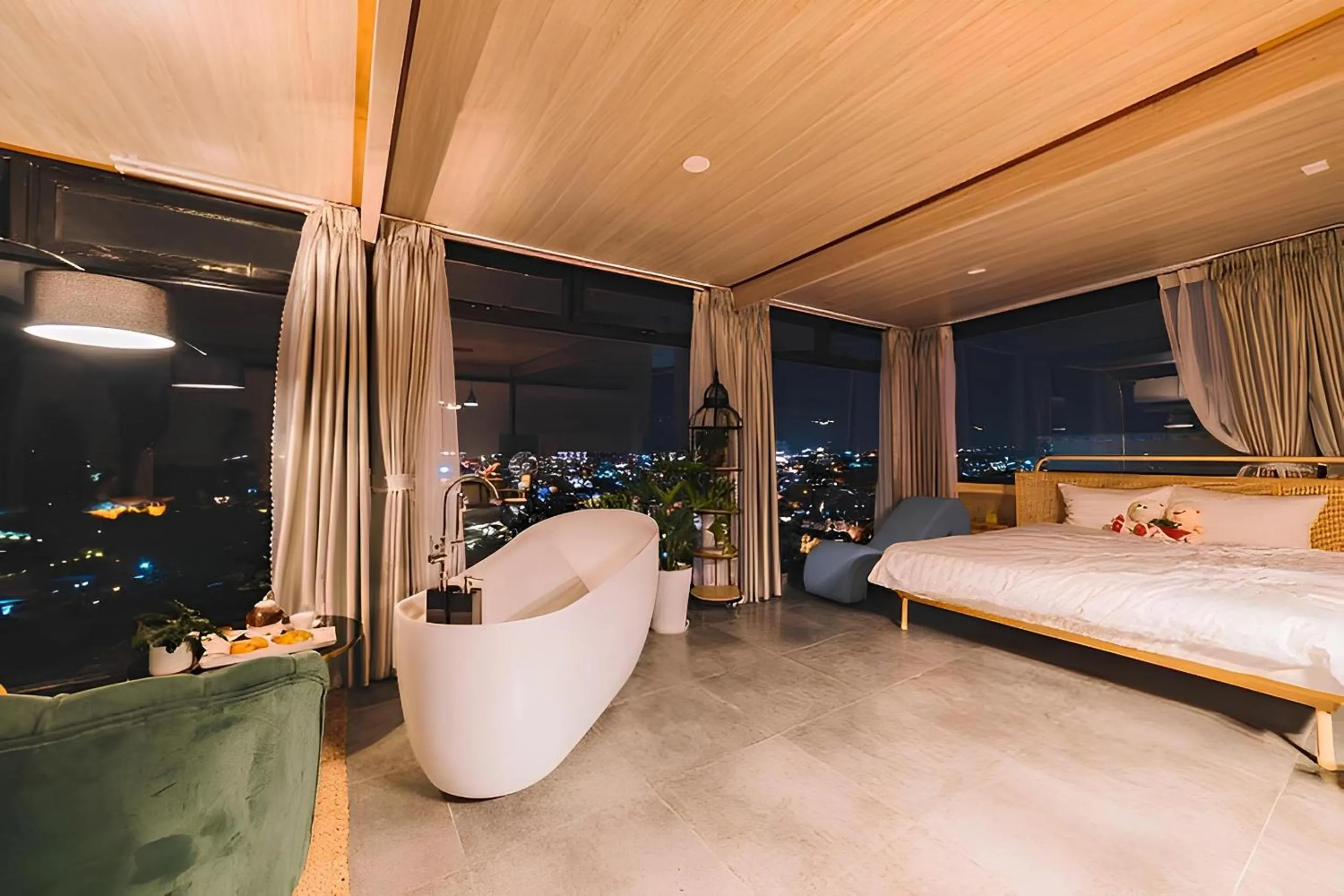 Photo of the whole room, Bed in ECOTIME Villa Da Lat