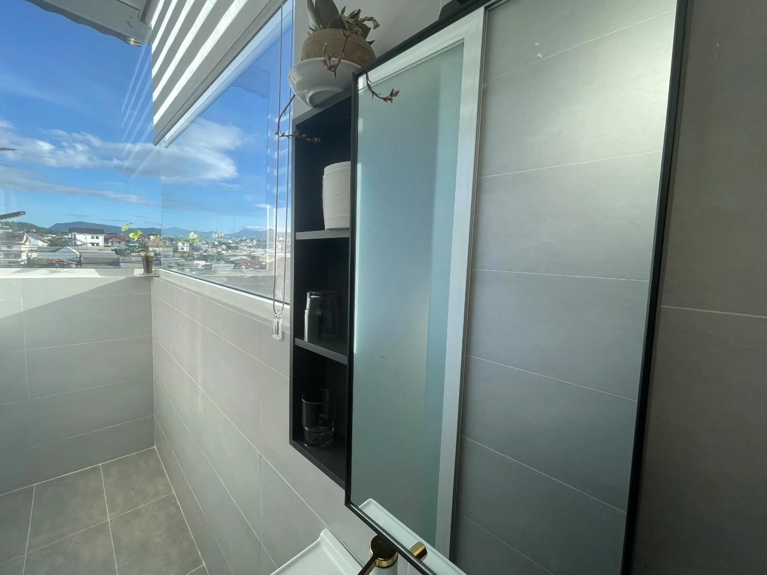 Shower in ECOTIME Villa Da Lat