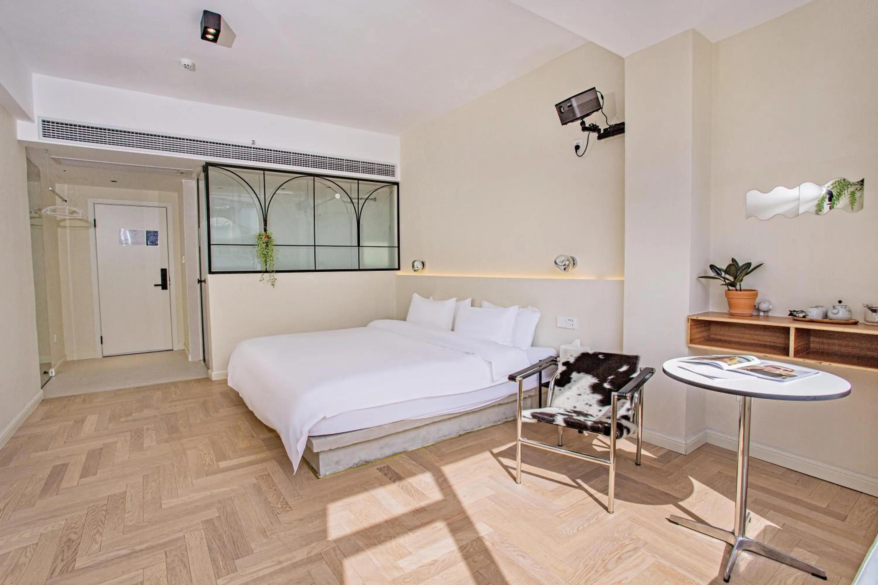 Bed in IM Waiting Hotel