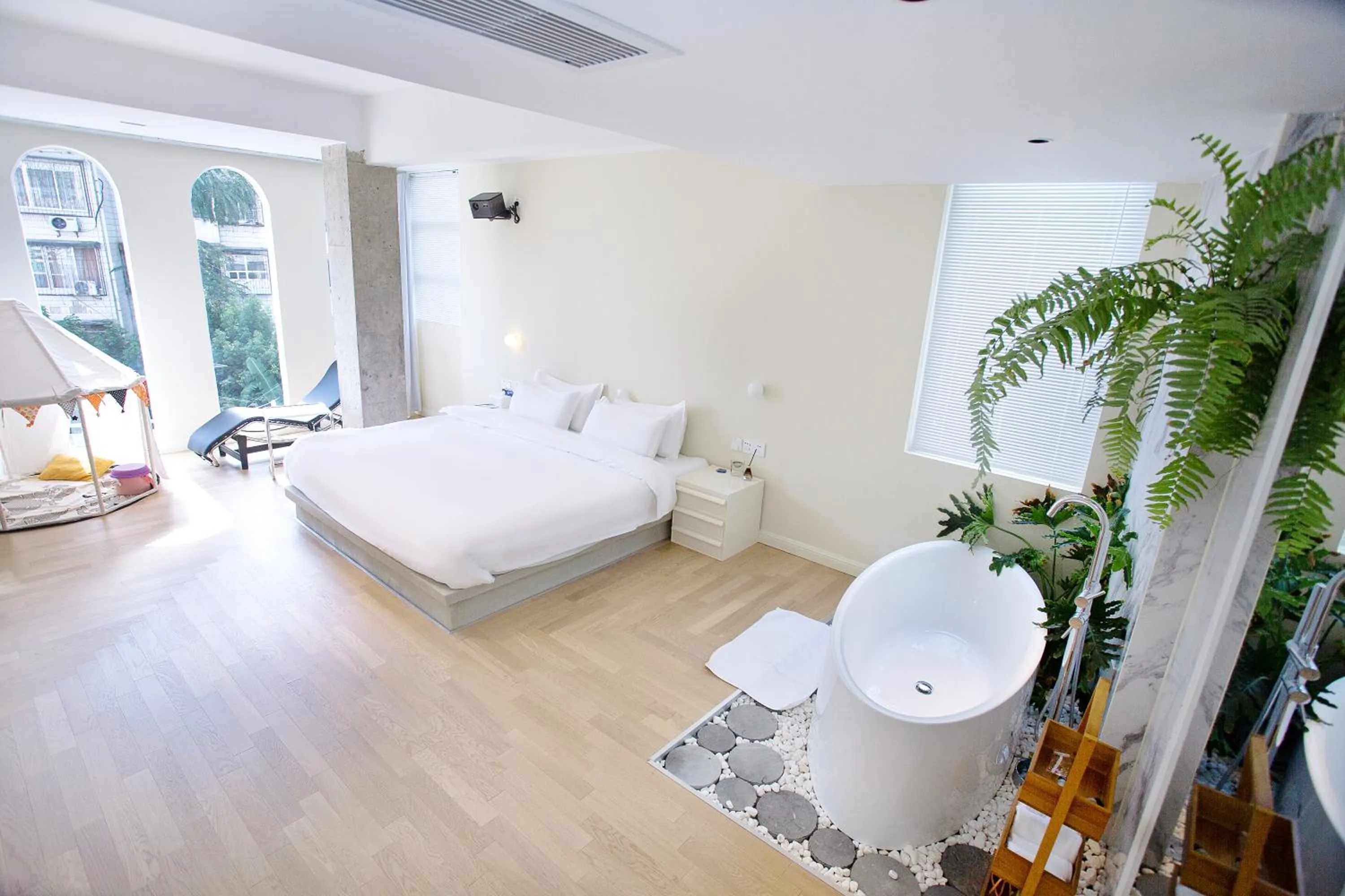 Bed in IM Waiting Hotel