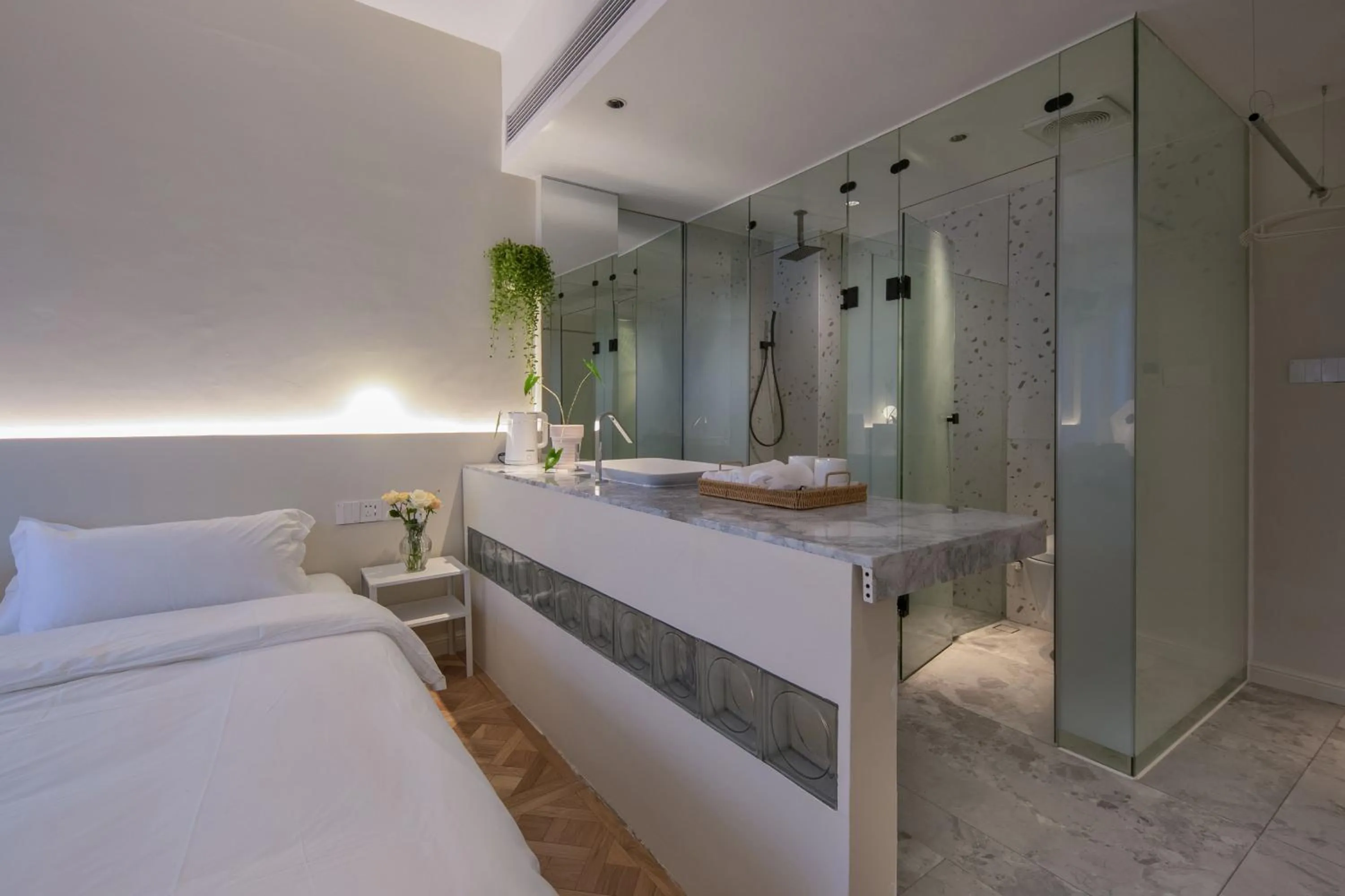 Bed in IM Waiting Hotel