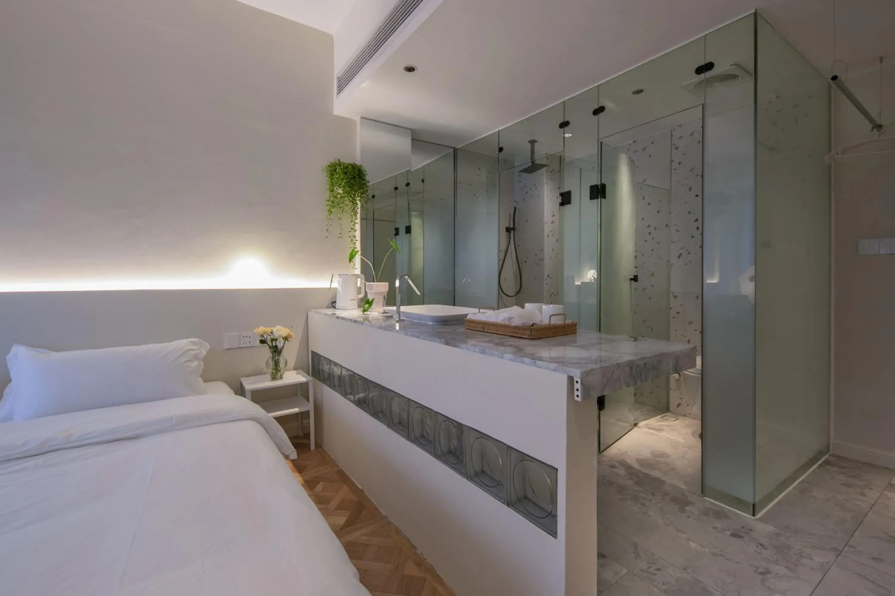 King Room with Lake View in IM Waiting Hotel King Room with Lake View in IM Waiting Hotel