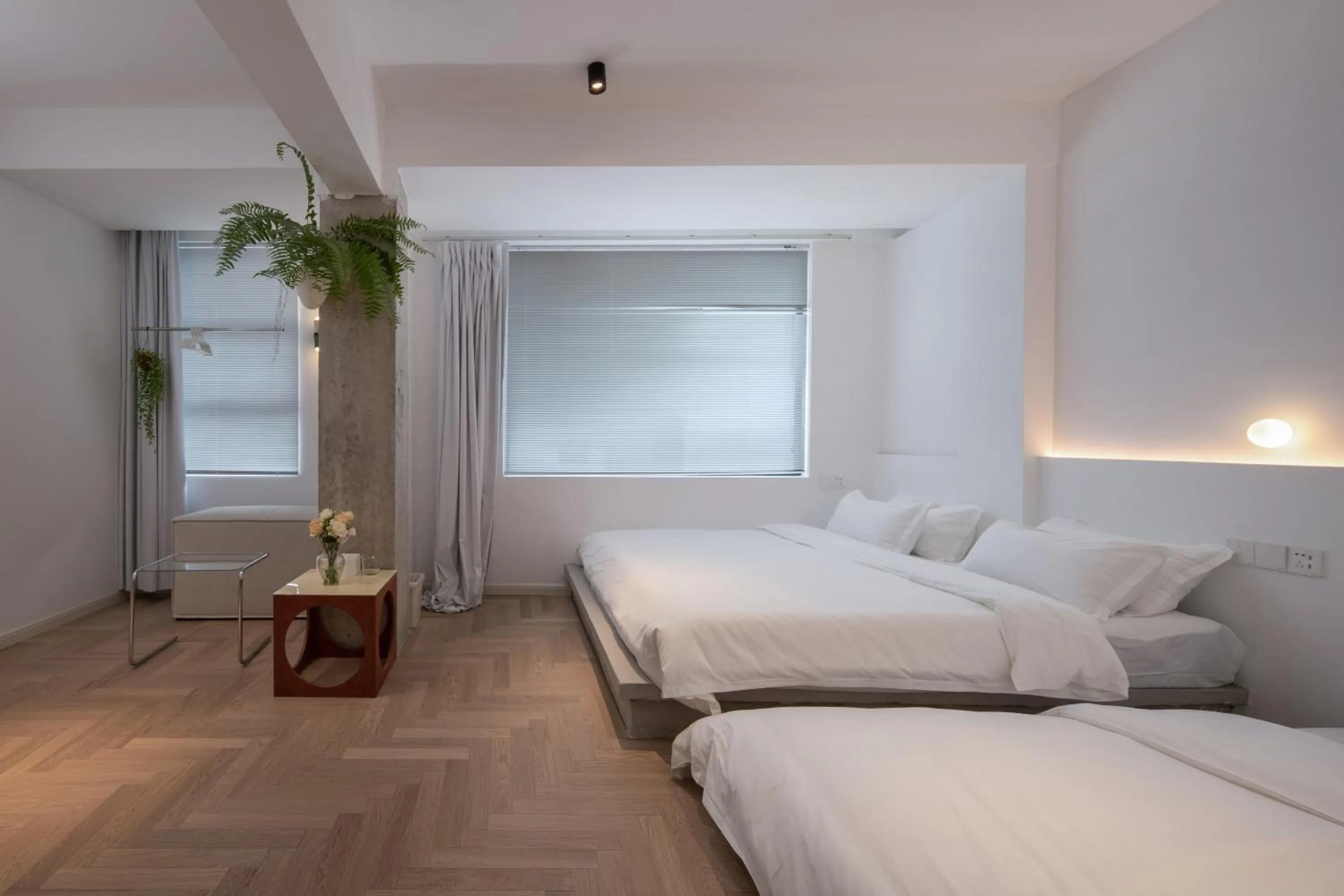 Bed in IM Waiting Hotel