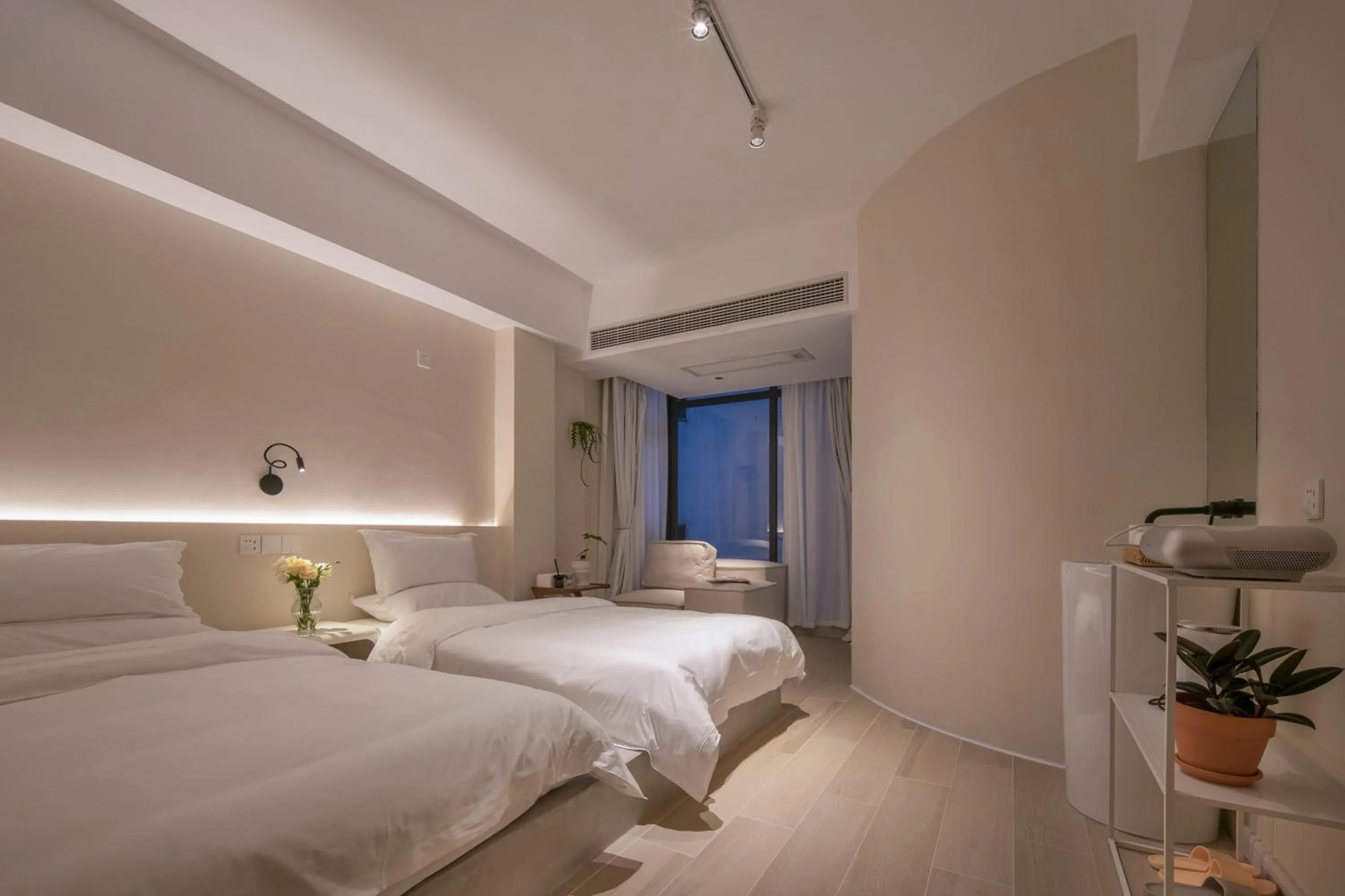 Bed in IM Waiting Hotel