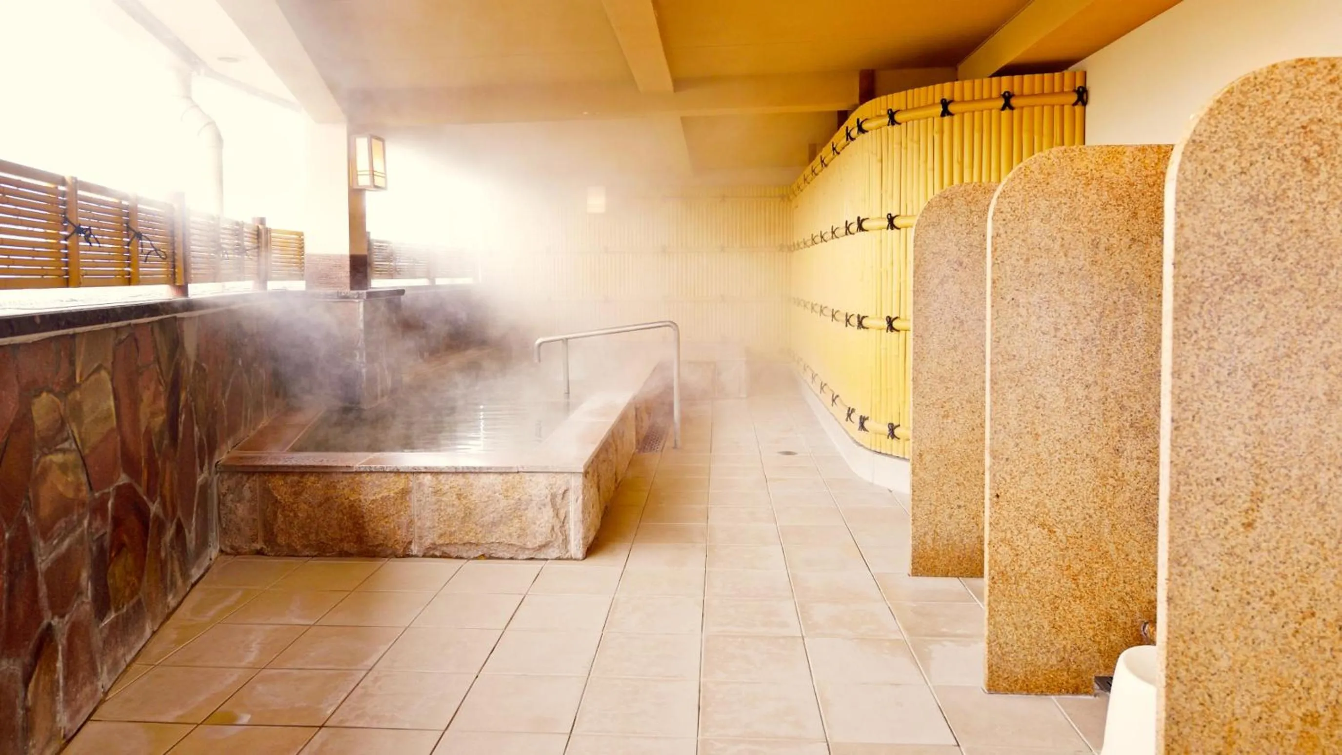 Hot Tub in Hotel GRANDSPA AVENUE