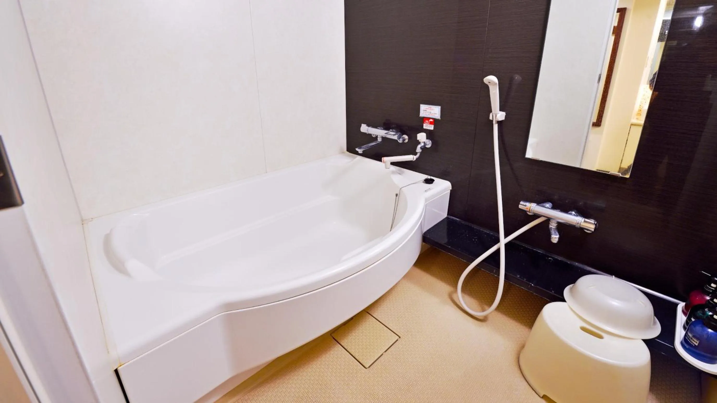 Shower in Hotel GRANDSPA AVENUE