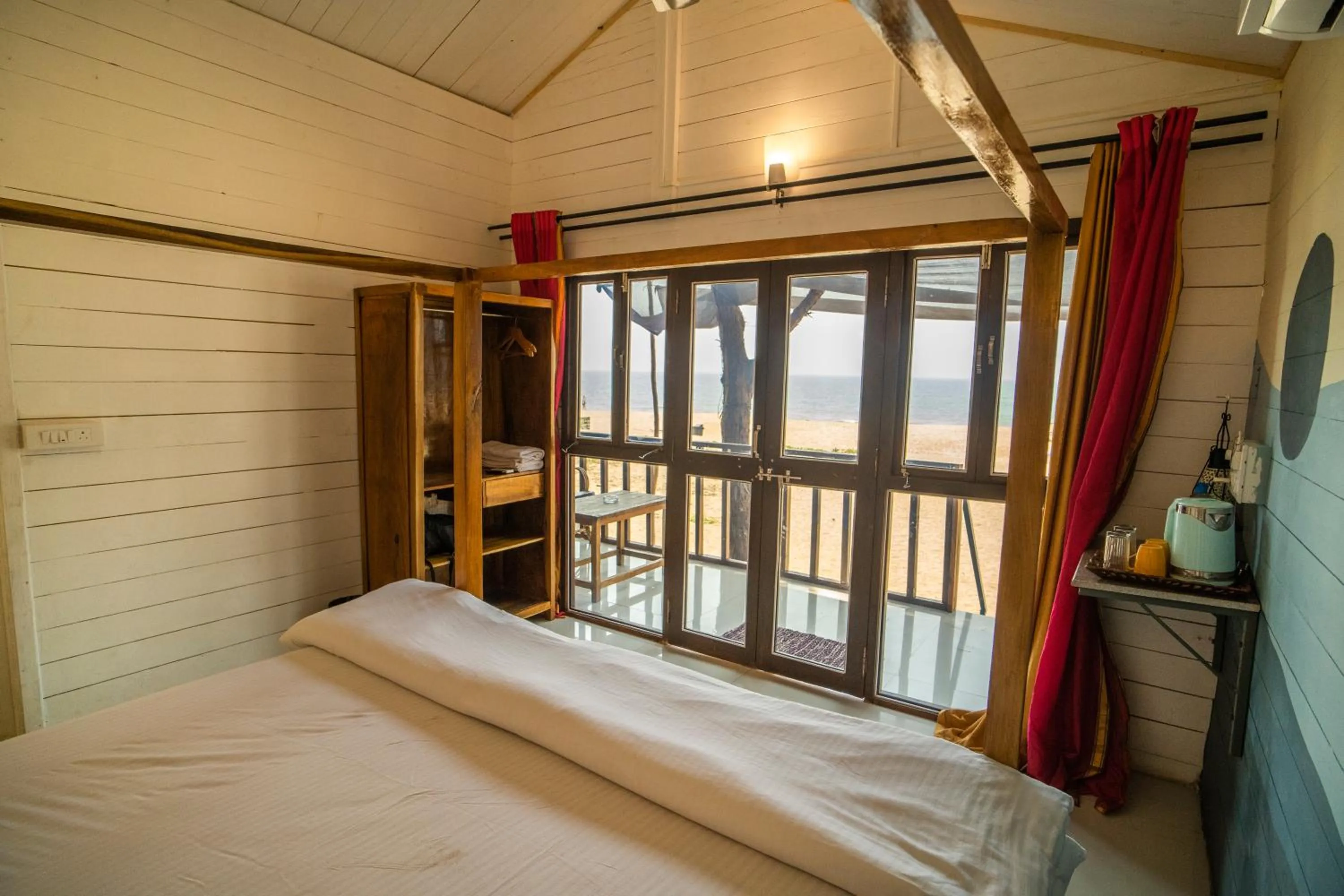 Photo of the whole room, Bed in Shambho Retreat