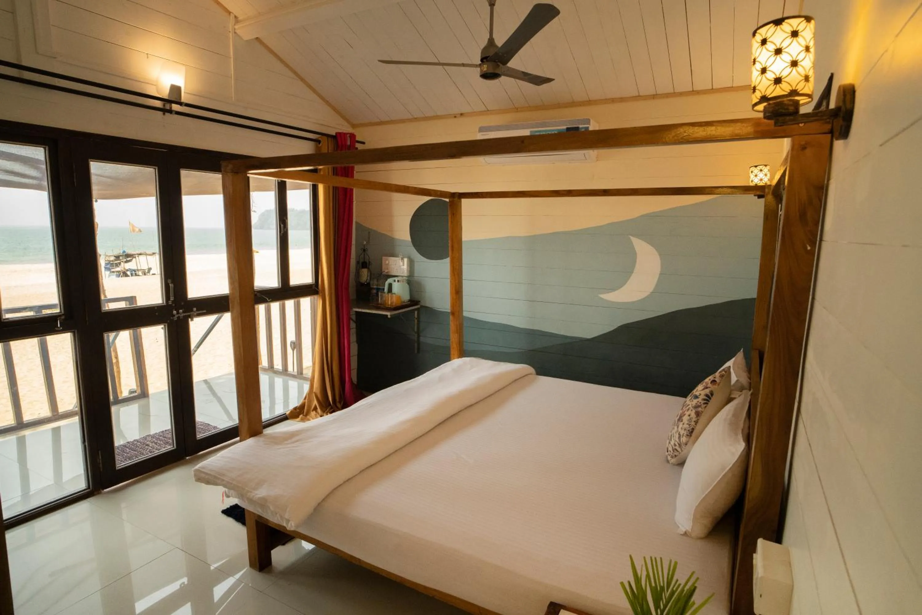 Sea view, Bed in Shambho Retreat